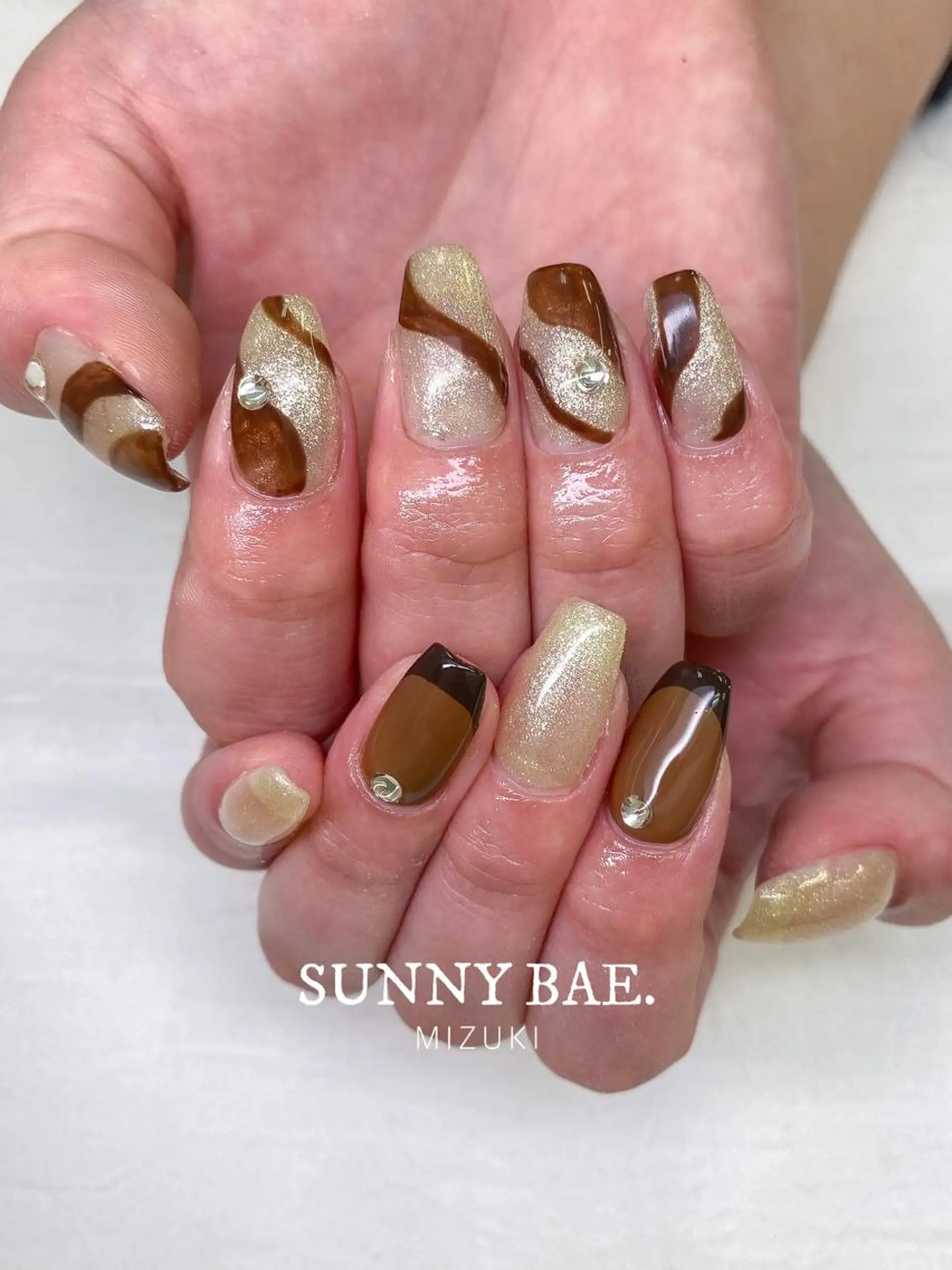 ネイル ブラウン フレンチネイル ラメ(グリッター) 冬ネイル SUNNY BAE. 🌼MIZUKIのネイルデザイン