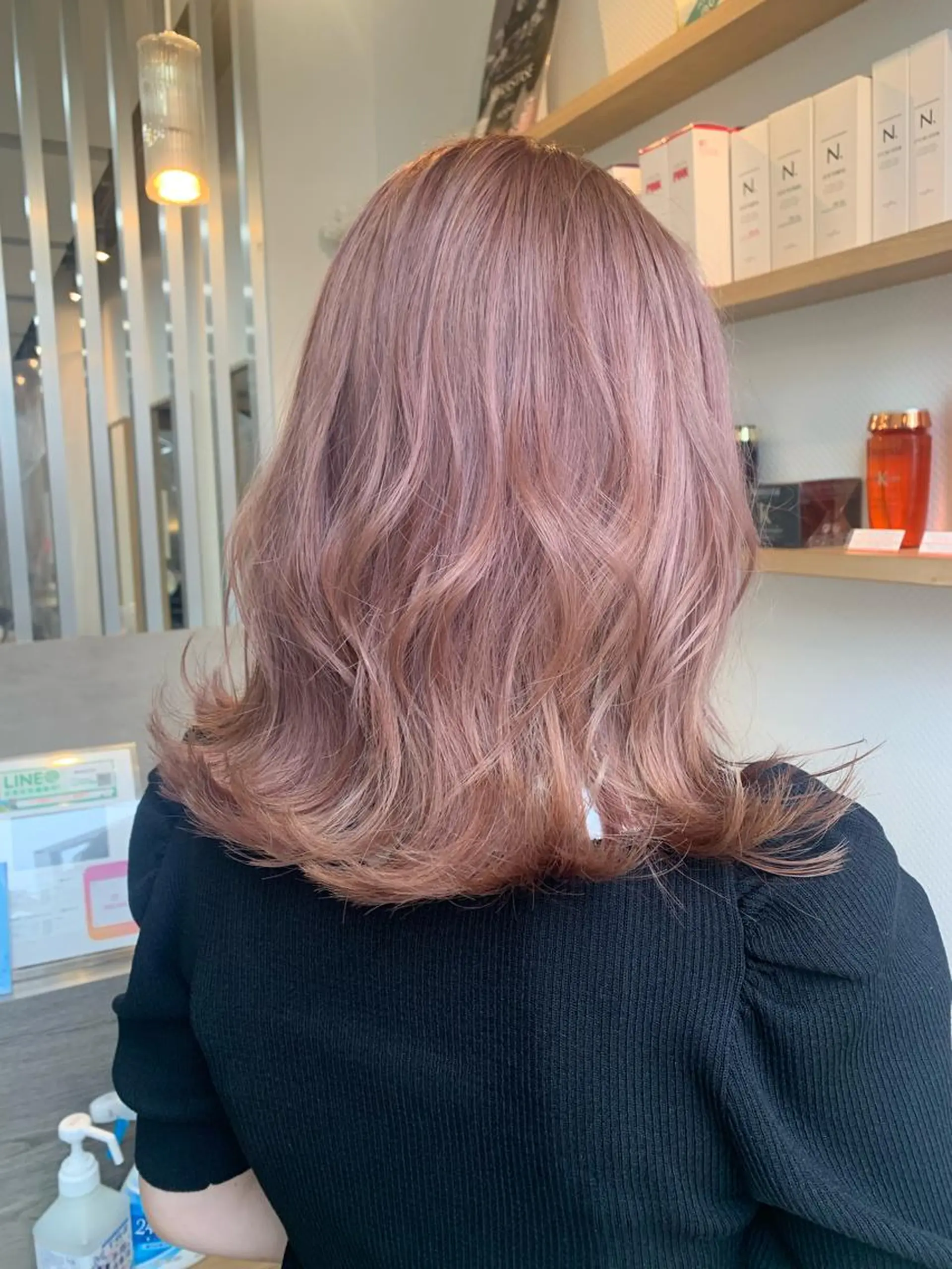 ミディアム カラー ブリーチ ピンクカラー 透け感✨ダメージレス カラーHana🤍のヘアスタイル