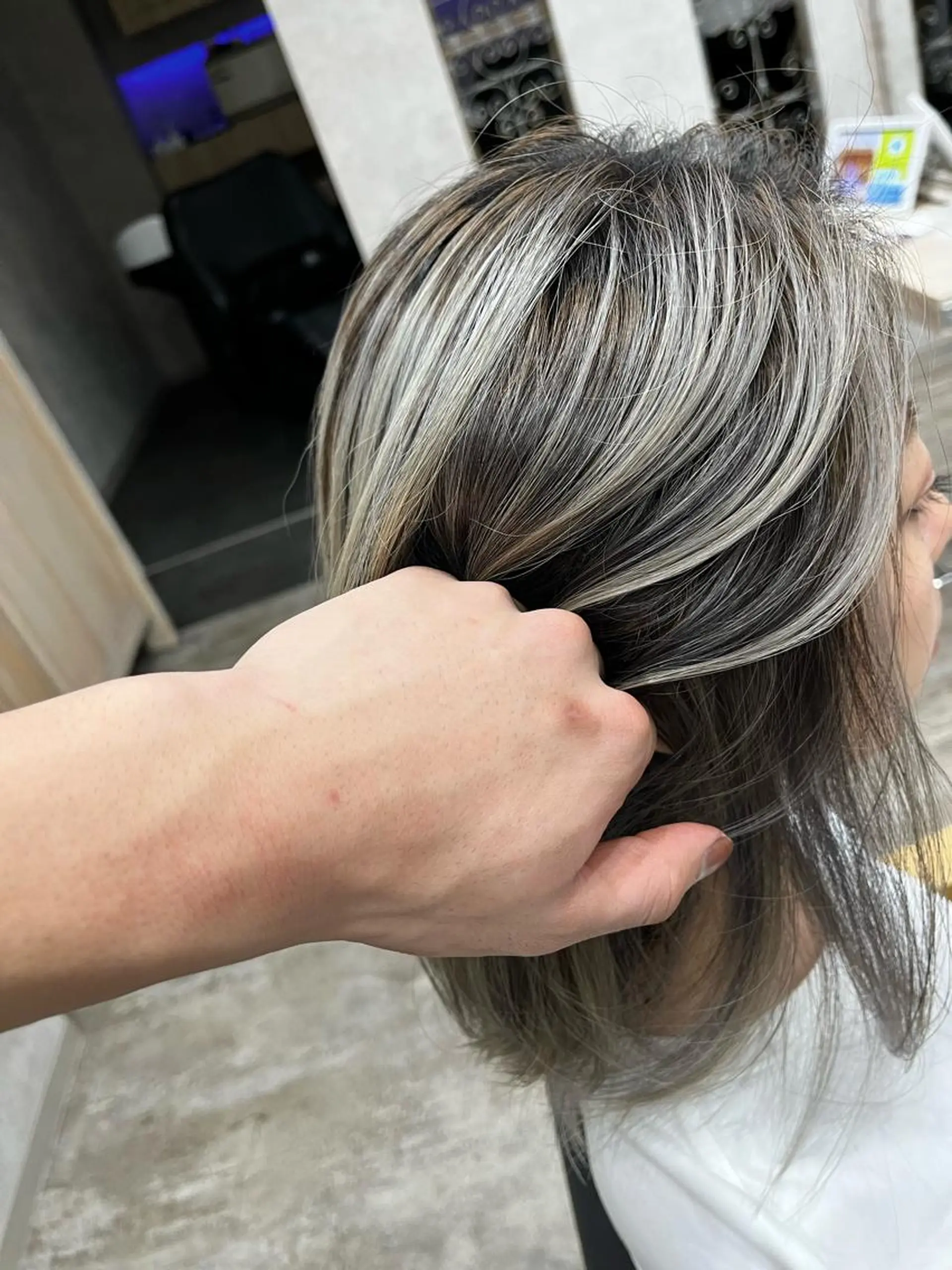 ミディアム カラー バレイヤージュ レイヤーカット ✨レイヤー/柔らかベ ージュ青山✨のヘアスタイル