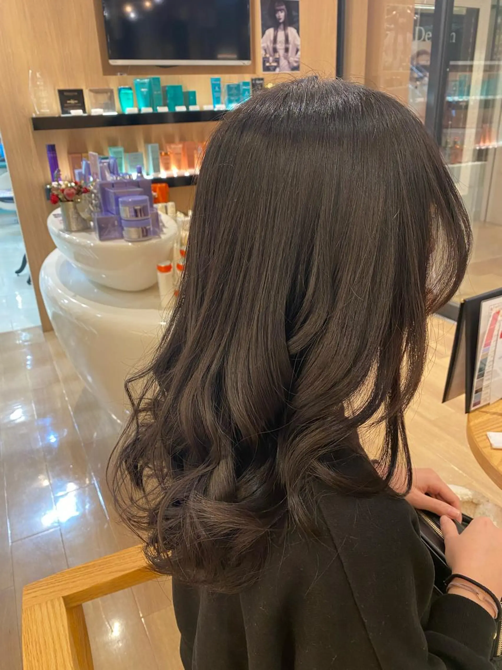 ロング カラー 透明感カラー オリーブカラー 縮毛矯正 N°+aero 😊れいか😊のヘアスタイル