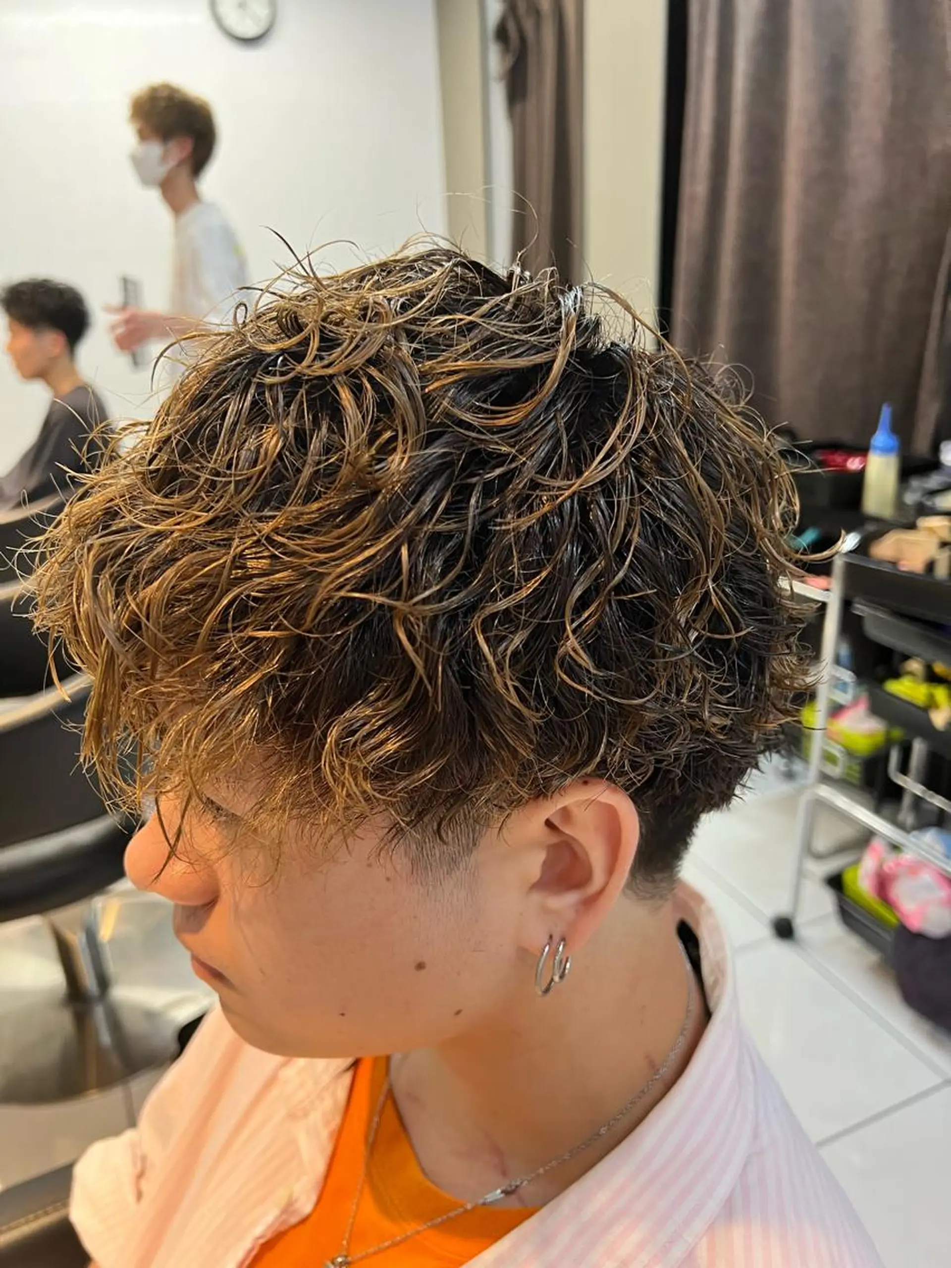 パーマ メンズ メンズブリーチ センターパート フェードカット カルマパーマ マッシュ カット パーマ パーマ特化美容師 茂木広幸のヘアスタイル