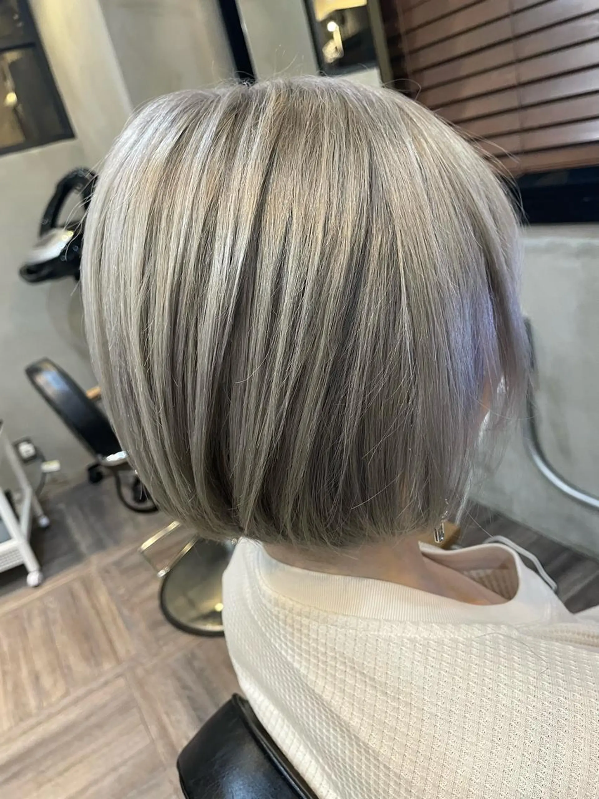 ショート カラー アッシュ ブリーチ ホワイトアッシュ La fith 店長 城谷颯人のヘアスタイル