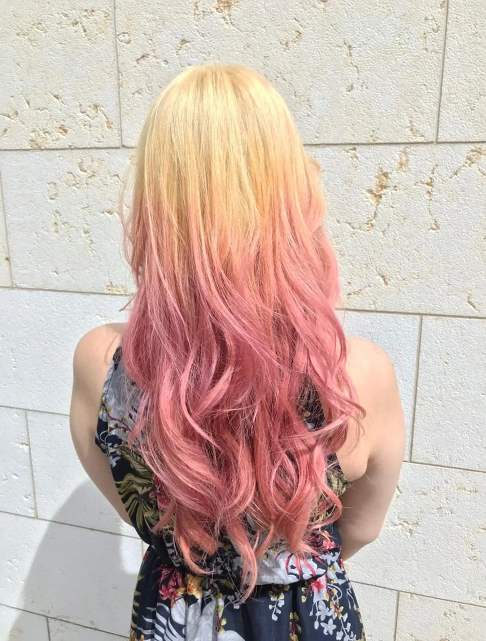 ロング カラー ヘアアレンジ ブリーチ グラデーションカラー ピンクカラー ace share salon所属・桑原 祥のヘアスタイル