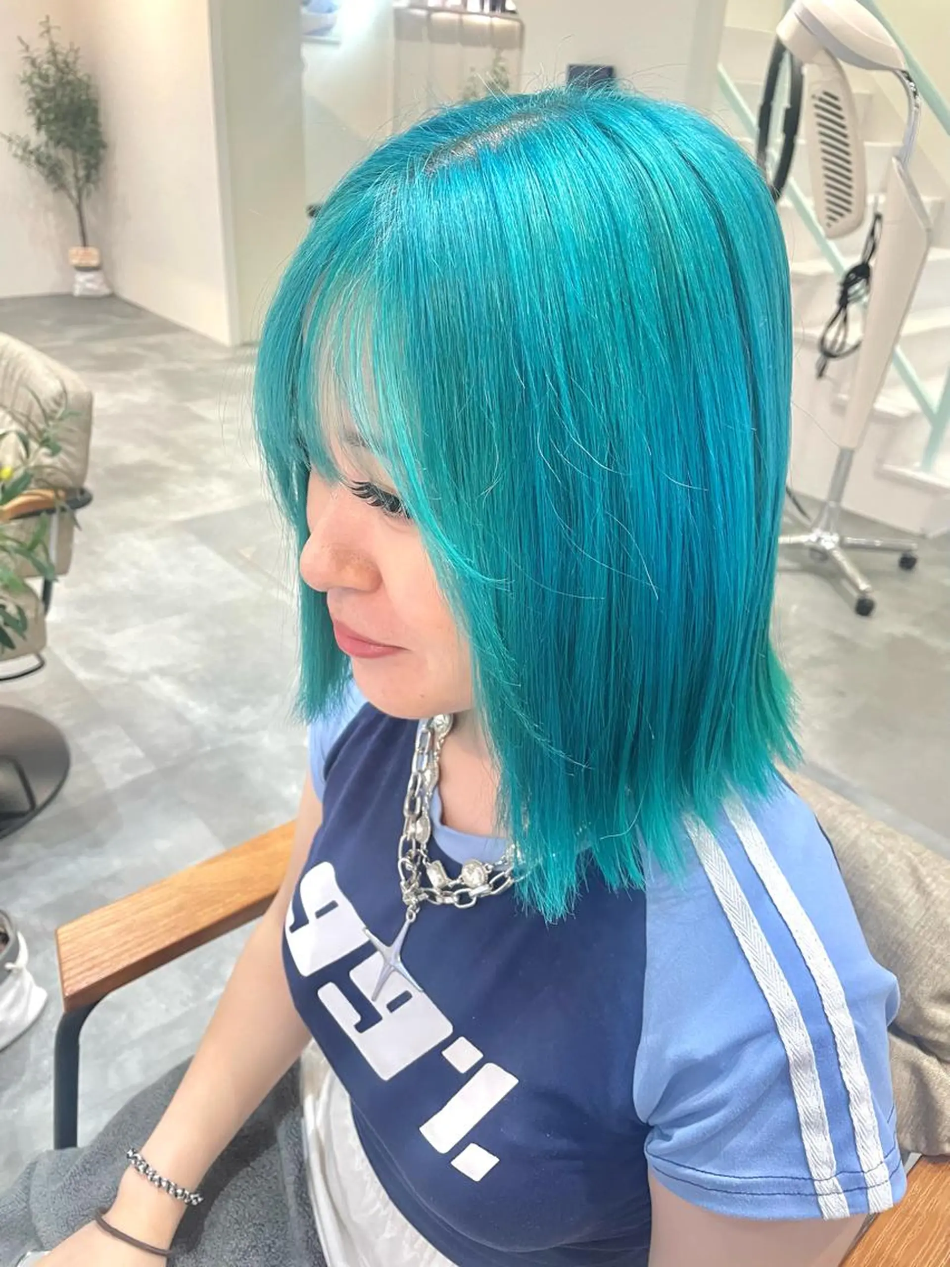 ミディアム カラー エメラルドグリーン 似合わせスタイル🪮 🌿まなべさとみ🌿のヘアスタイル