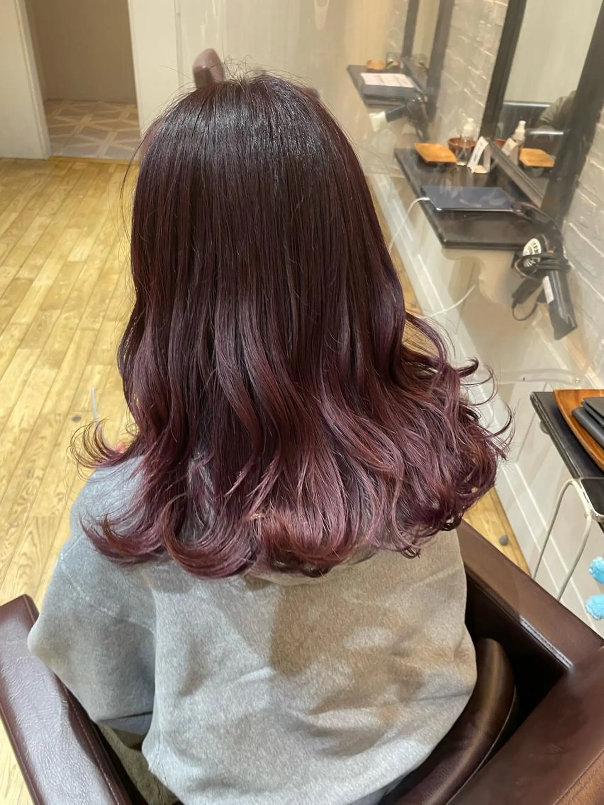 カラー 栗林 茉那のヘアスタイル