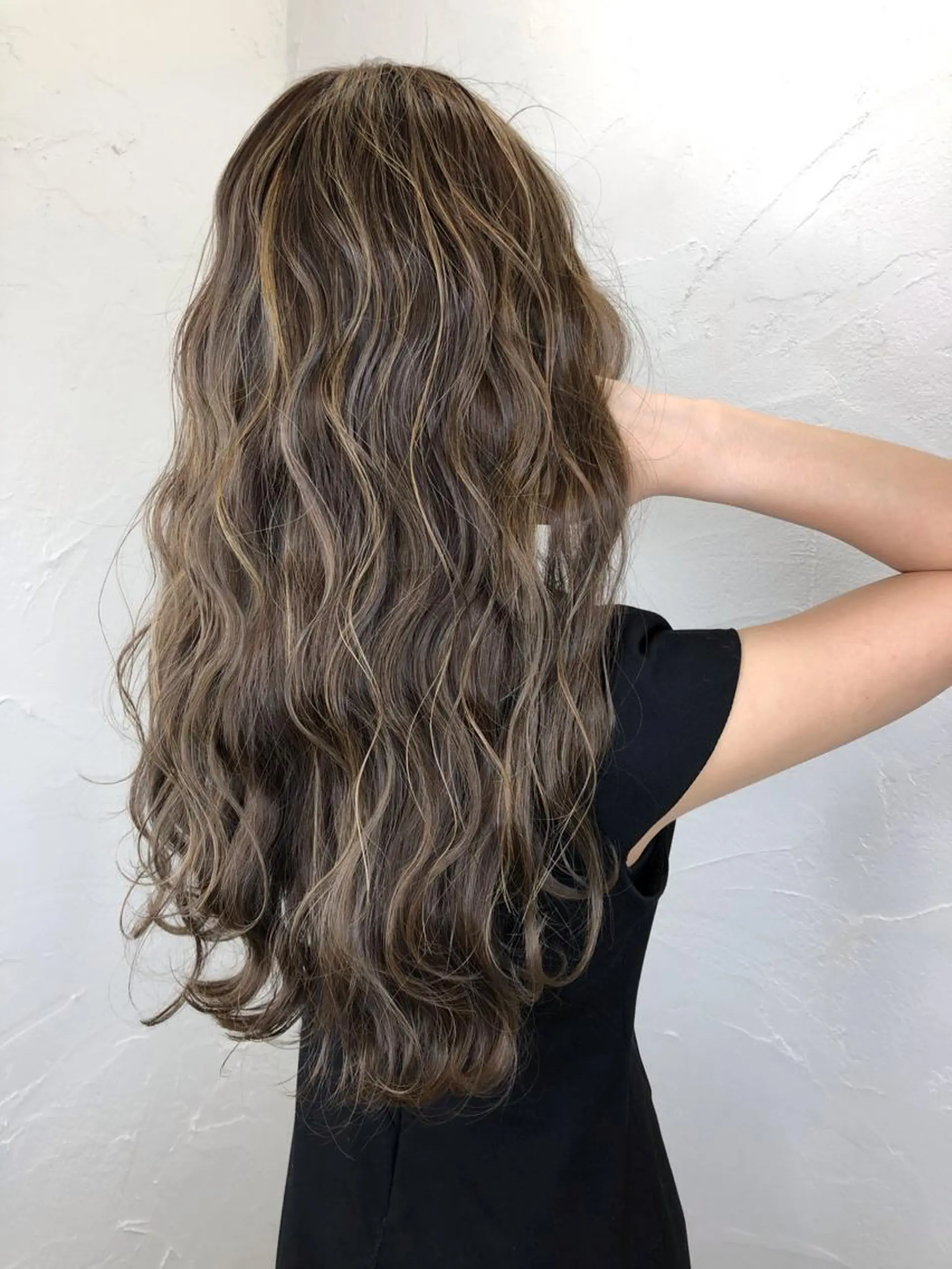 セミロング カット ヘアカラー to youハイライトのヘアスタイル