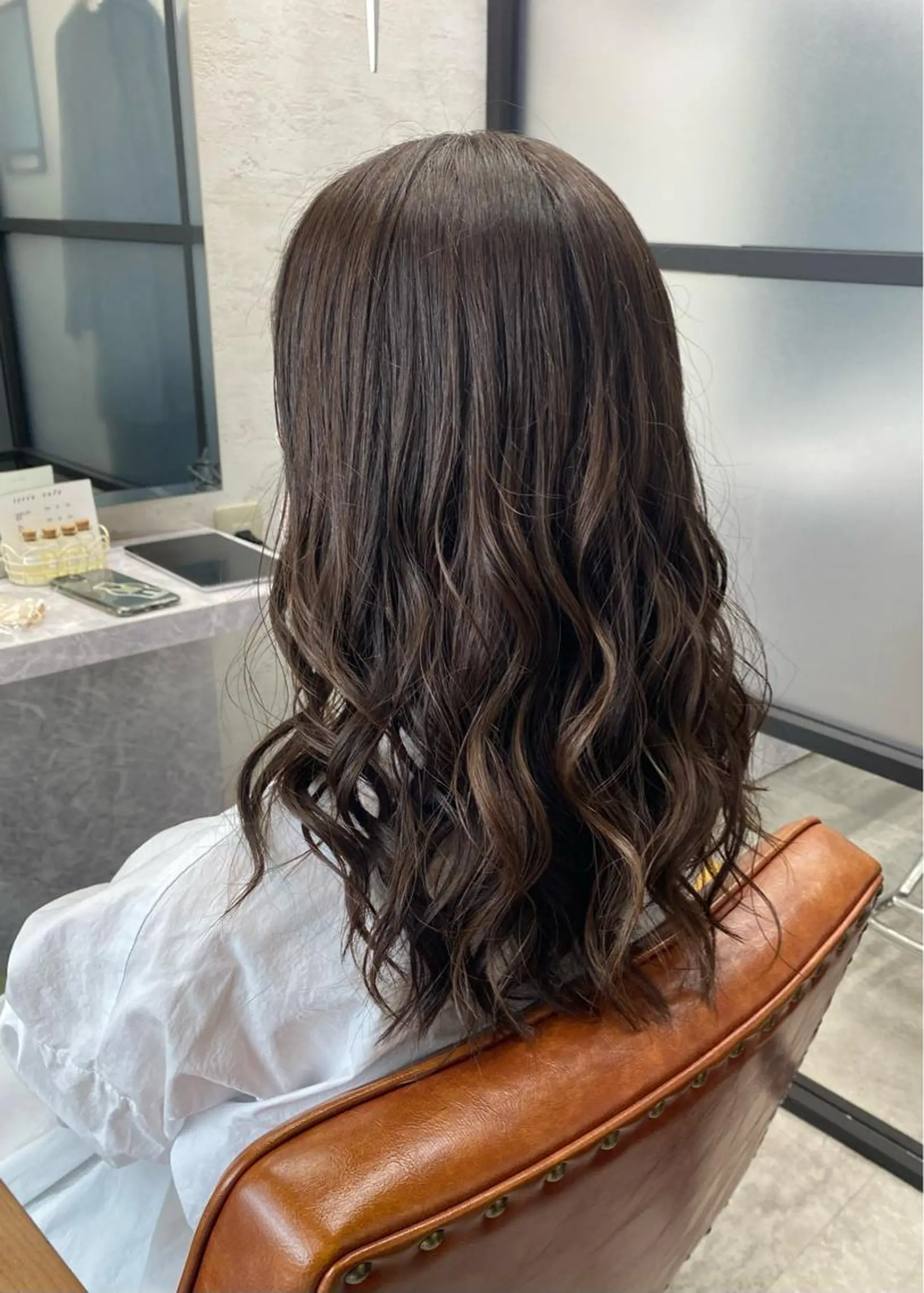 セミロング カラー ブラウンカラー ナチュラルブラウン レイヤーカット 艶カラー吉祥寺🌸 KAZUEのヘアスタイル