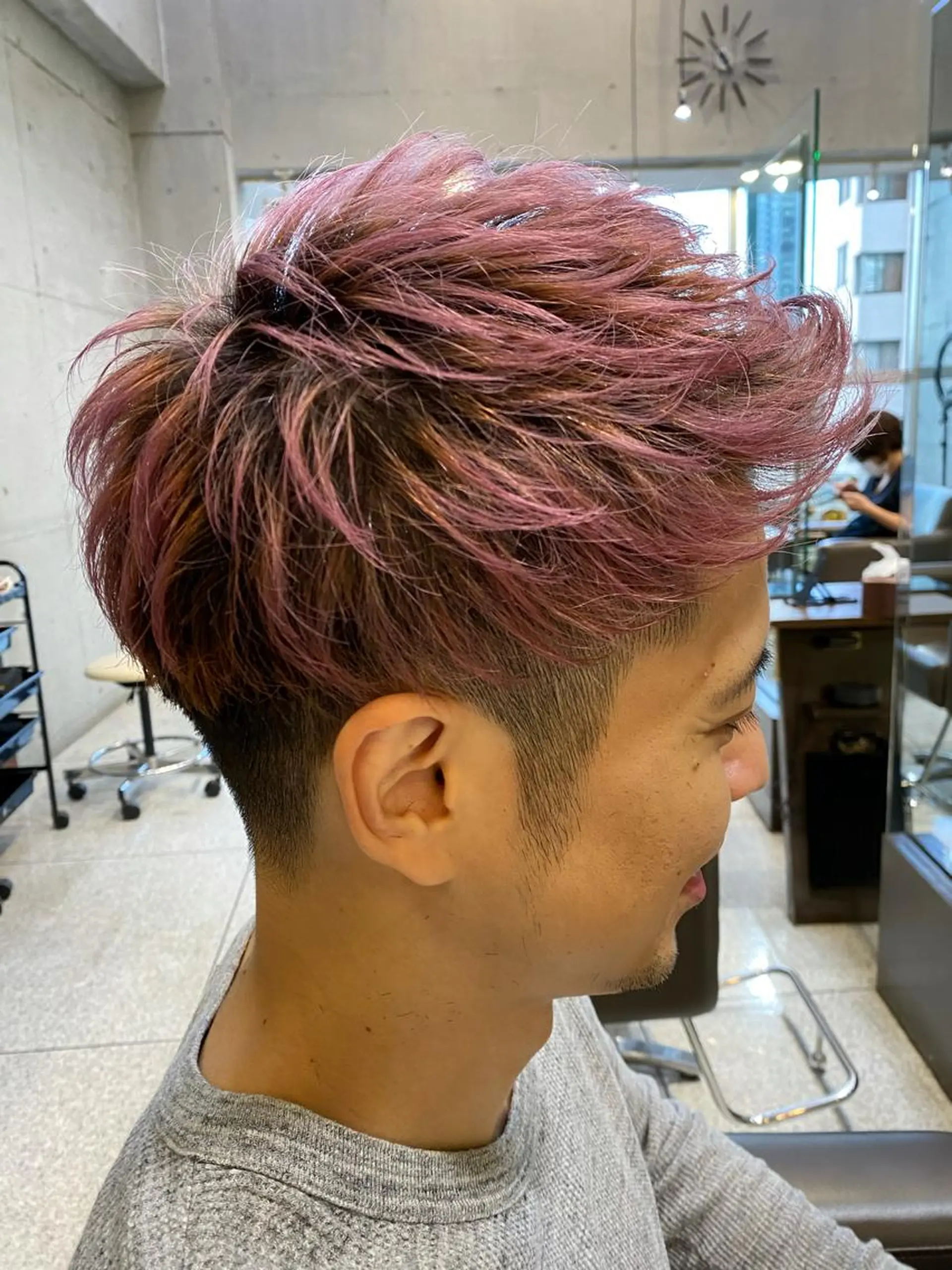ショート メンズ モヒカン ヘアカラー トリートメント 大栗 佑也  髪質改善のヘアスタイル