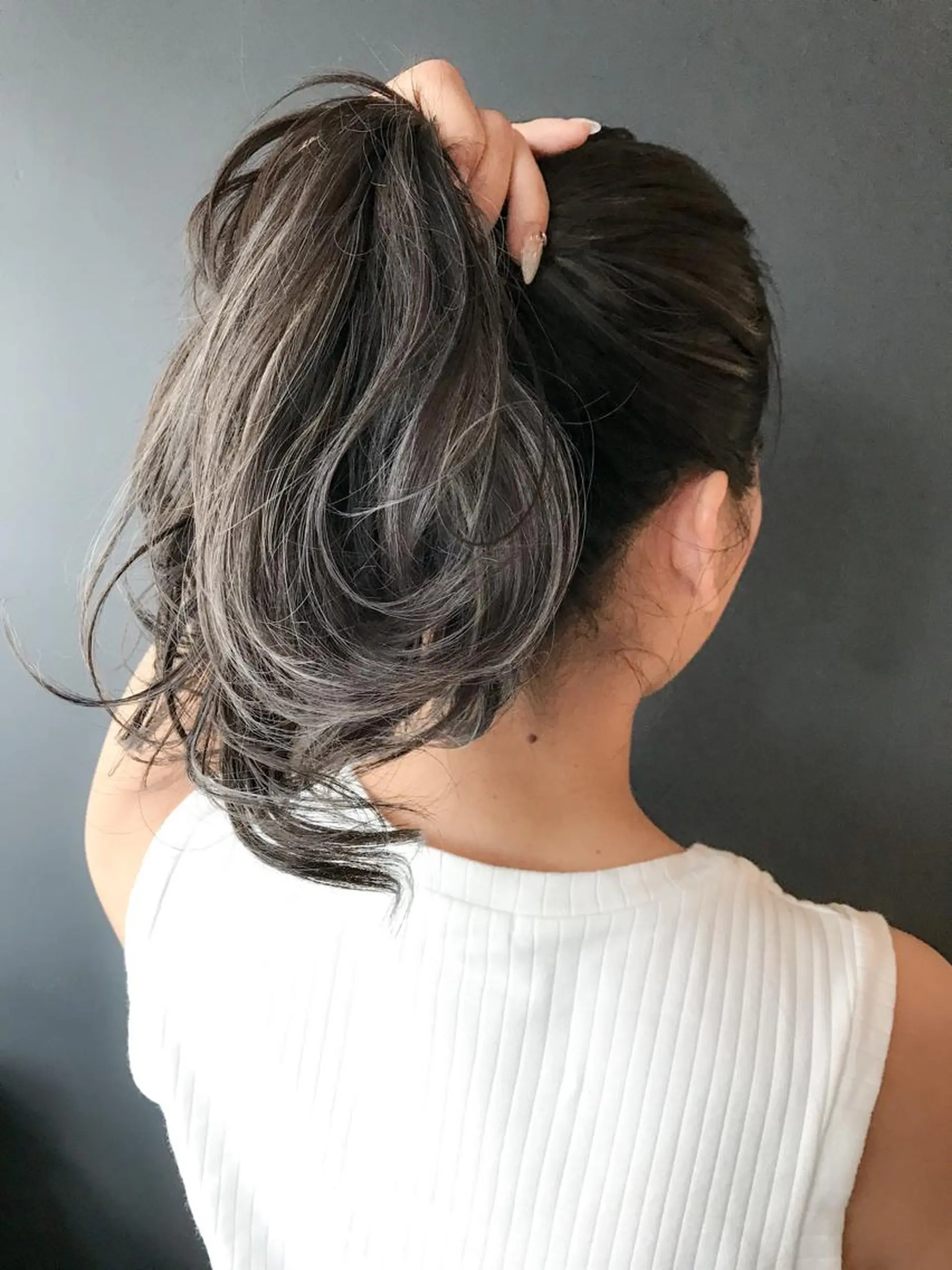 ロング カラー グラデーションカラー グレージュ ハイライトカラー ハイライト ヘアカラー BOX mico.のヘアスタイル