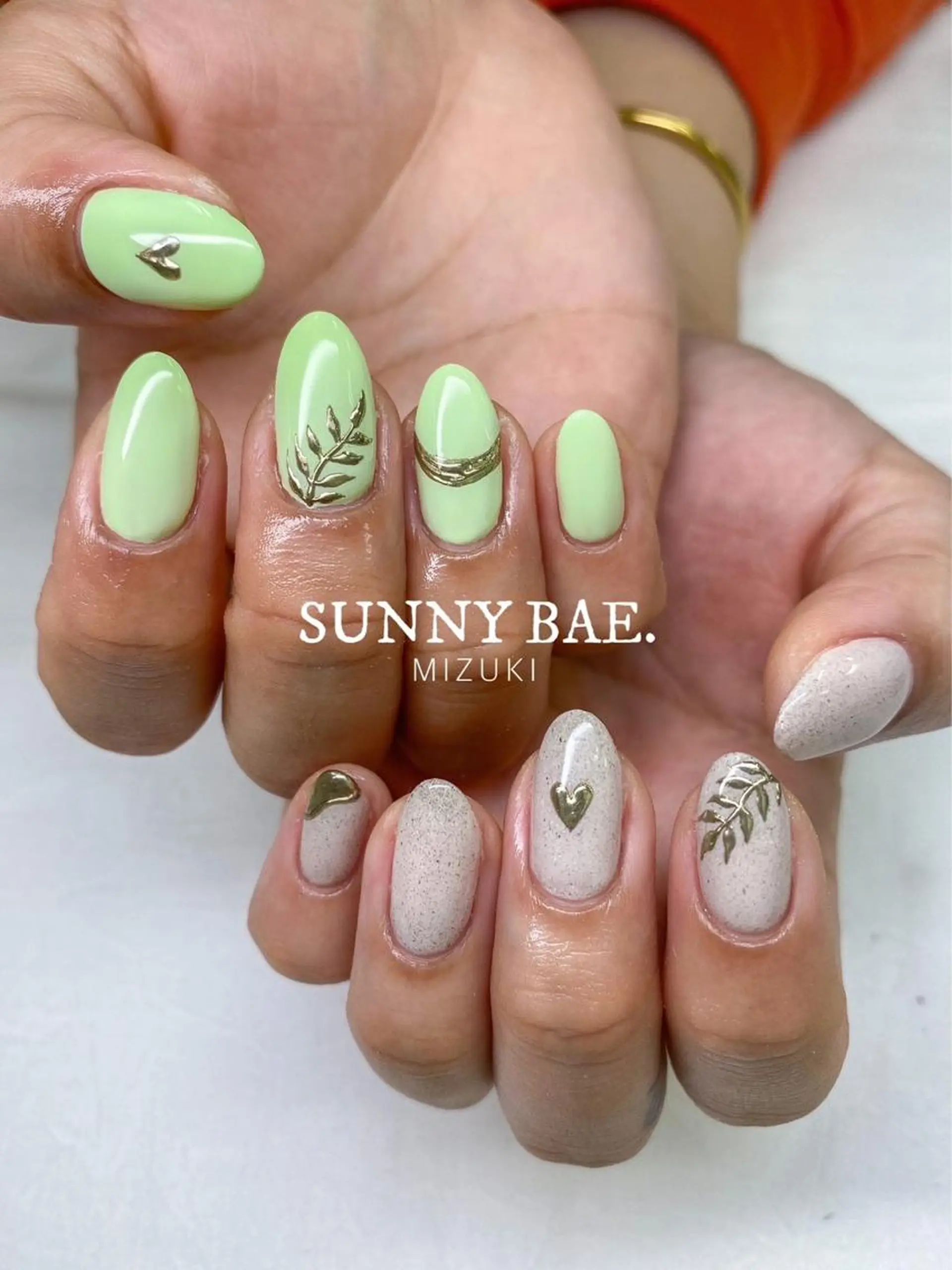 ネイル アートネイル ジェルネイル グリーン ハート ミラーネイル ハンドネイル SUNNY BAE. 🌼MIZUKIのネイルデザイン