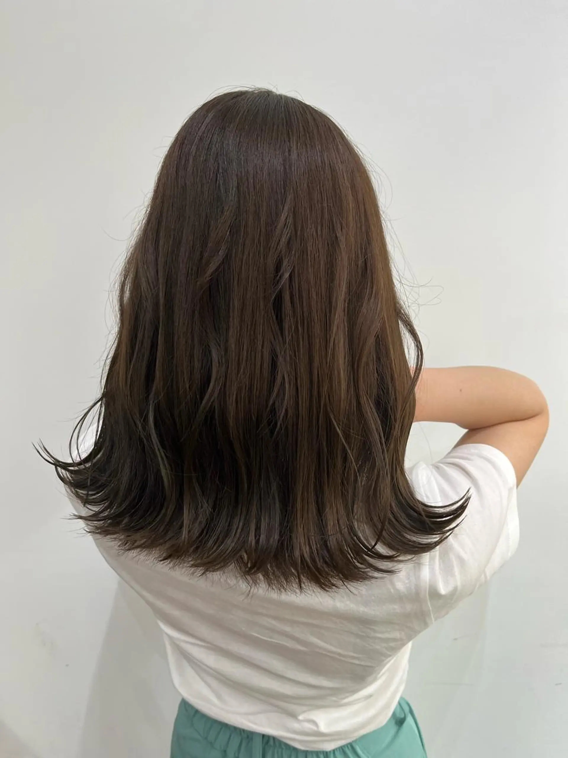 ミディアム カラー ヘアアレンジ アッシュ アッシュブラウン ブリーチ ブラウンカラー ブリーチなしカラー Lupinus所属・【艶カラー】石山拓人 /ブリーチのヘアスタイル