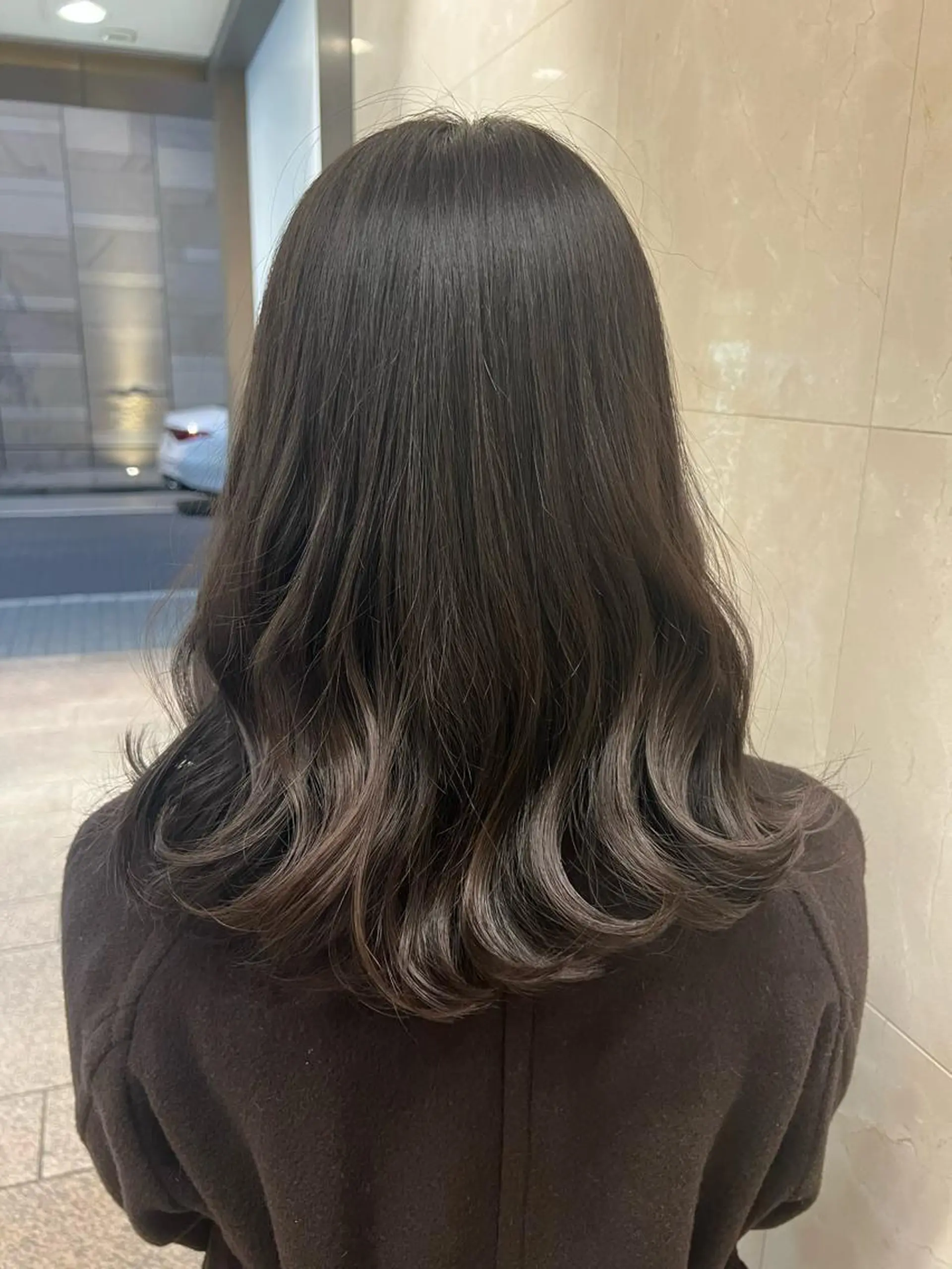 セミロング カラー シルバー カット ヘアカラー トリートメント カミノア所属・1月予約解放しまし たイルミナ公認荒井のヘアスタイル