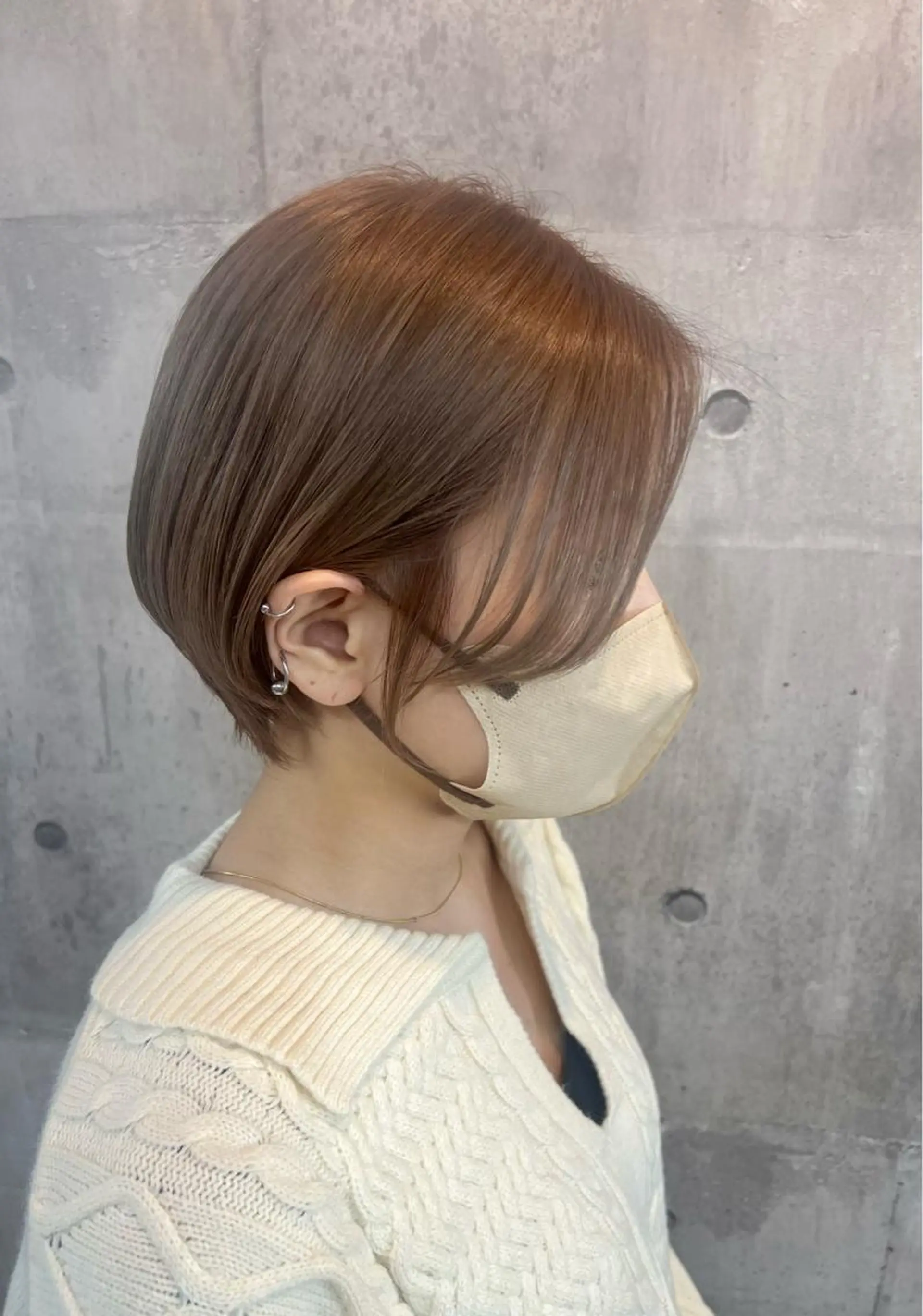 ショート カラー グレージュ ハイトーンカラー ミルクティーグレージュ ショートヘア レイヤー/韓国 ハイトーン興津史弥のヘアスタイル