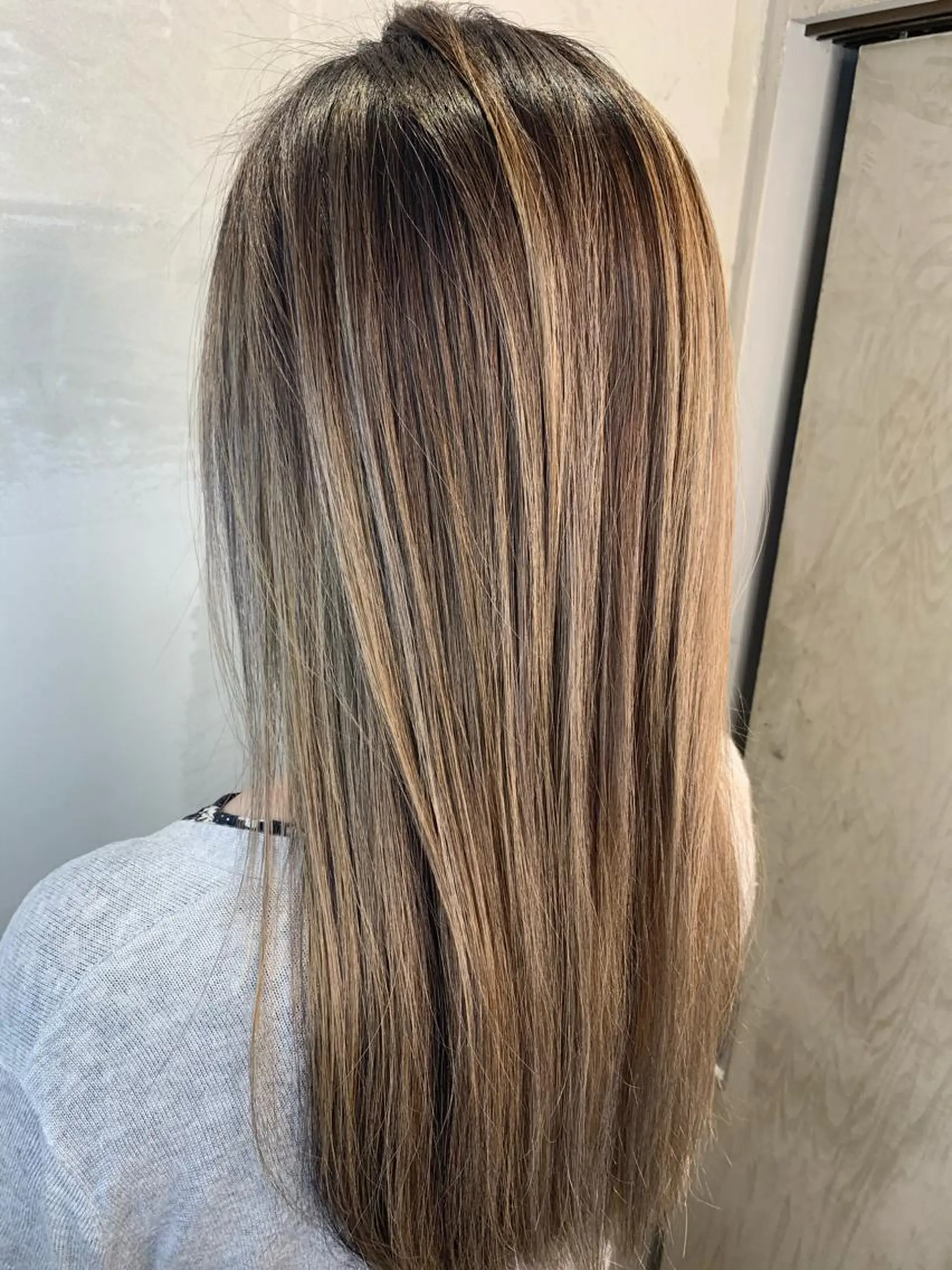 ロング レイヤーカット 佐藤/本物志向の 髪質改善サロンのヘアスタイル