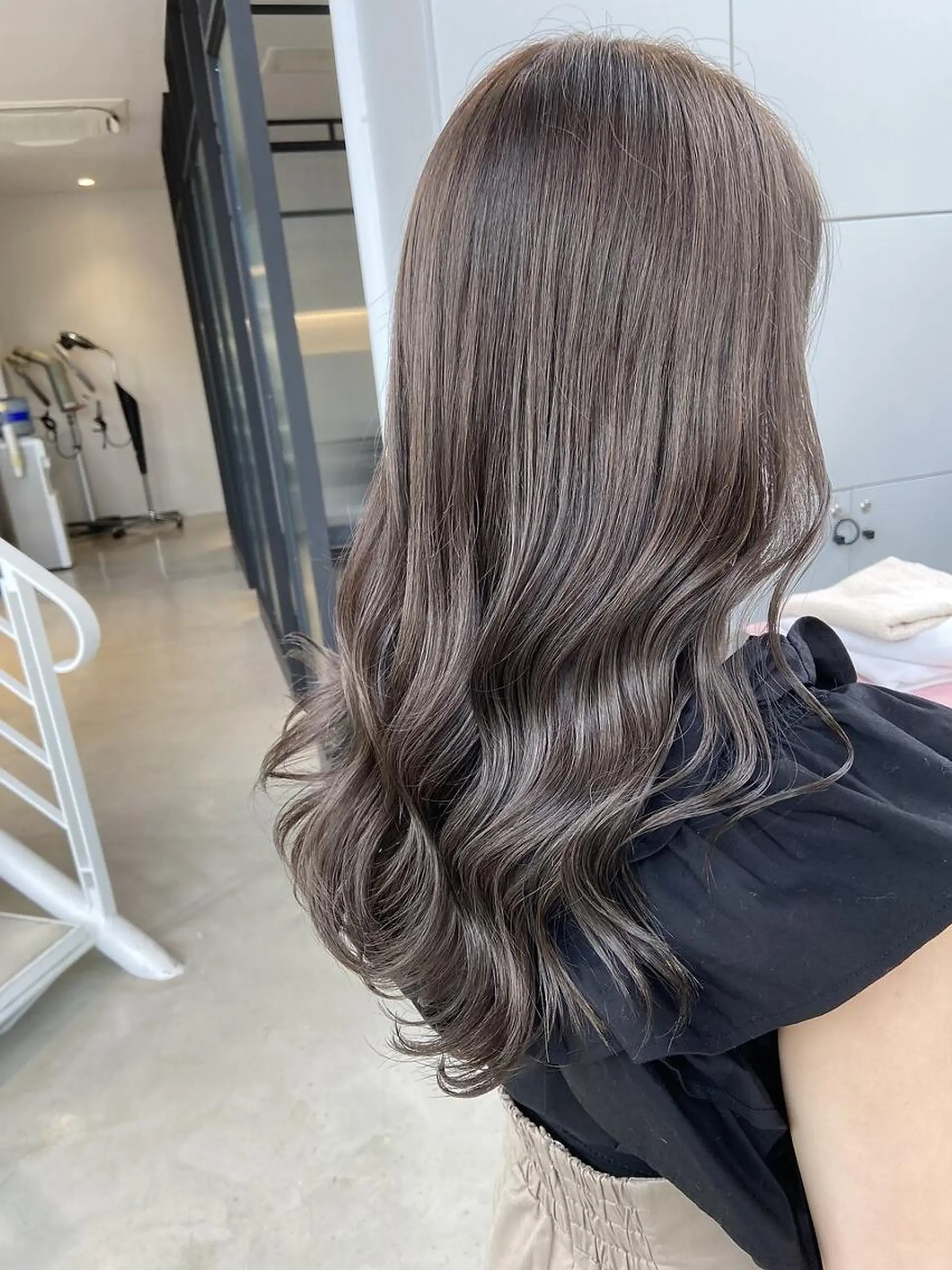 ロング 透明感×柔らかカラー ハイライト特化 彩野のヘアスタイル