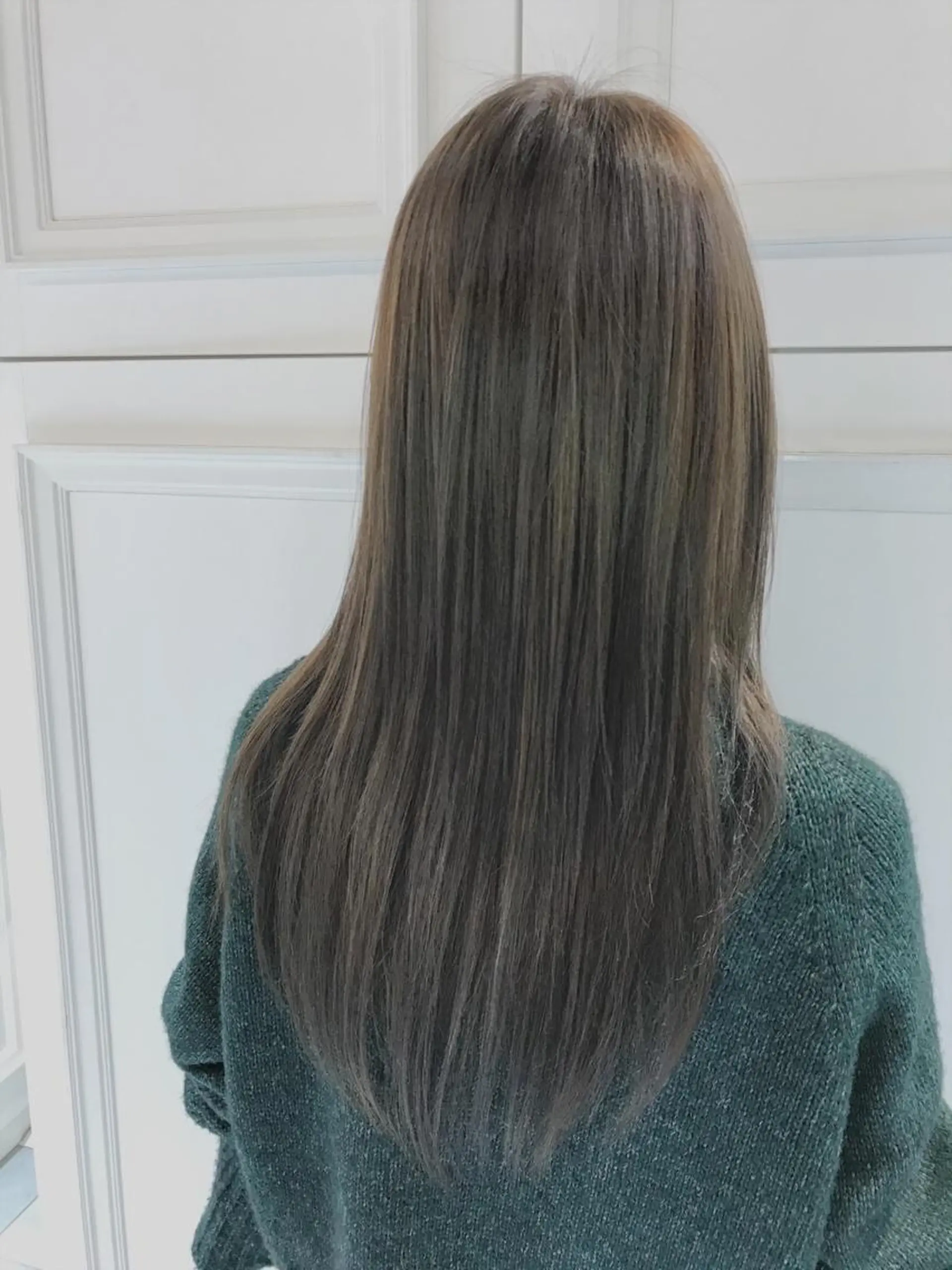 セミロング カラー グレージュ ヘアカラー Neolive caffのヘアスタイル