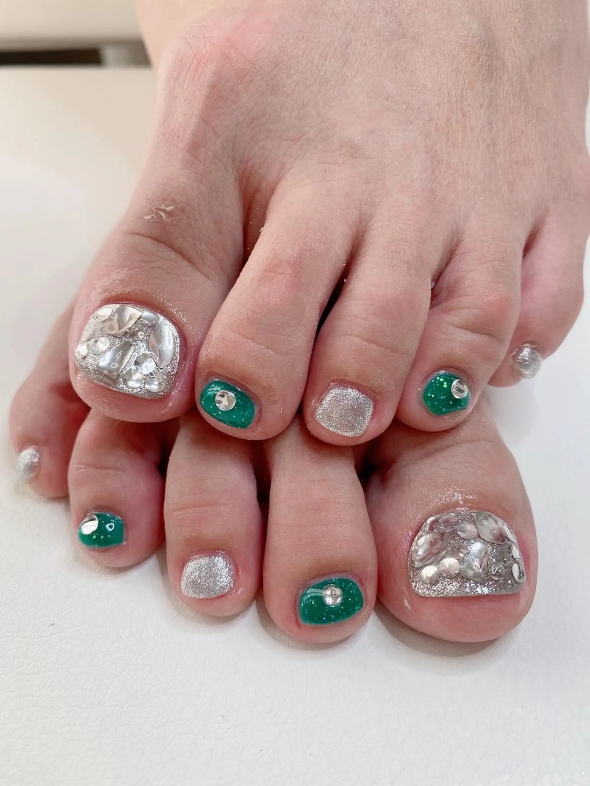 ネイル アートネイル 持ち込み ストーンネイル Jasmine nailsalon所属・ジャスミン ネイルサロンのネイルデザイン