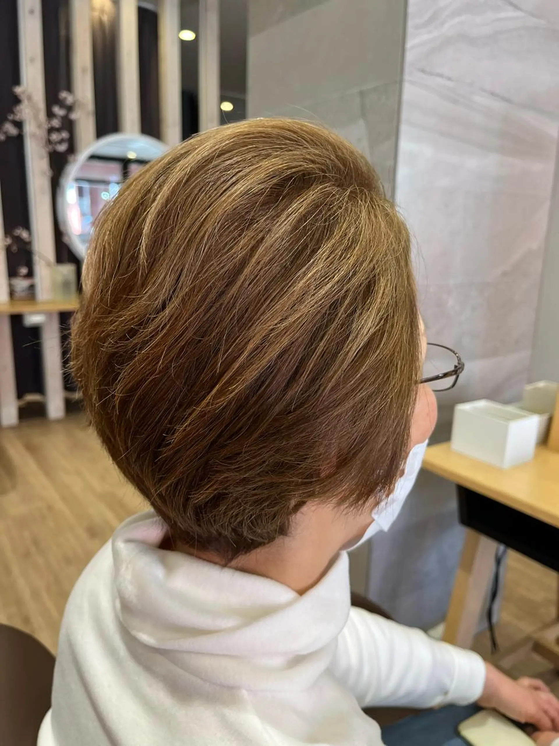 ショート ハイライト ヘアメイクアクト都賀 國吉のヘアスタイル