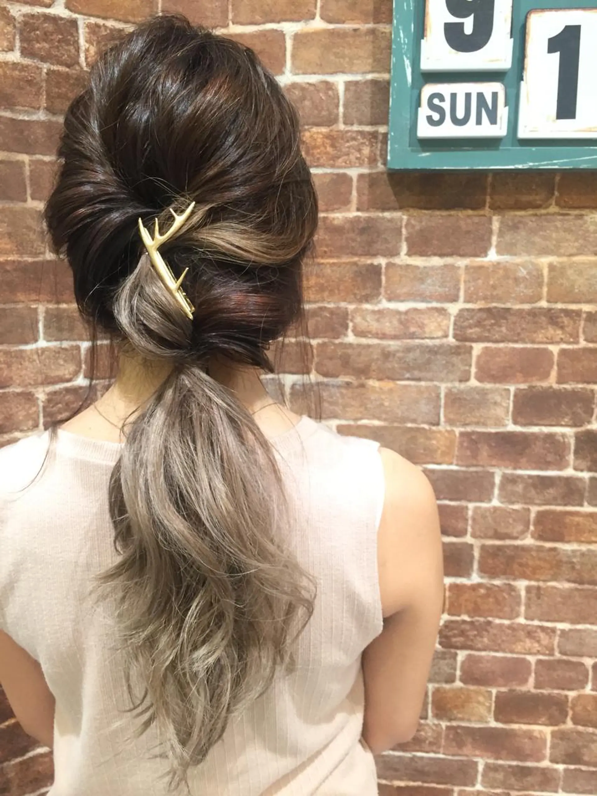 ロング カラー ヘアアレンジ グラデーションカラー 松本 明日可のヘアスタイル