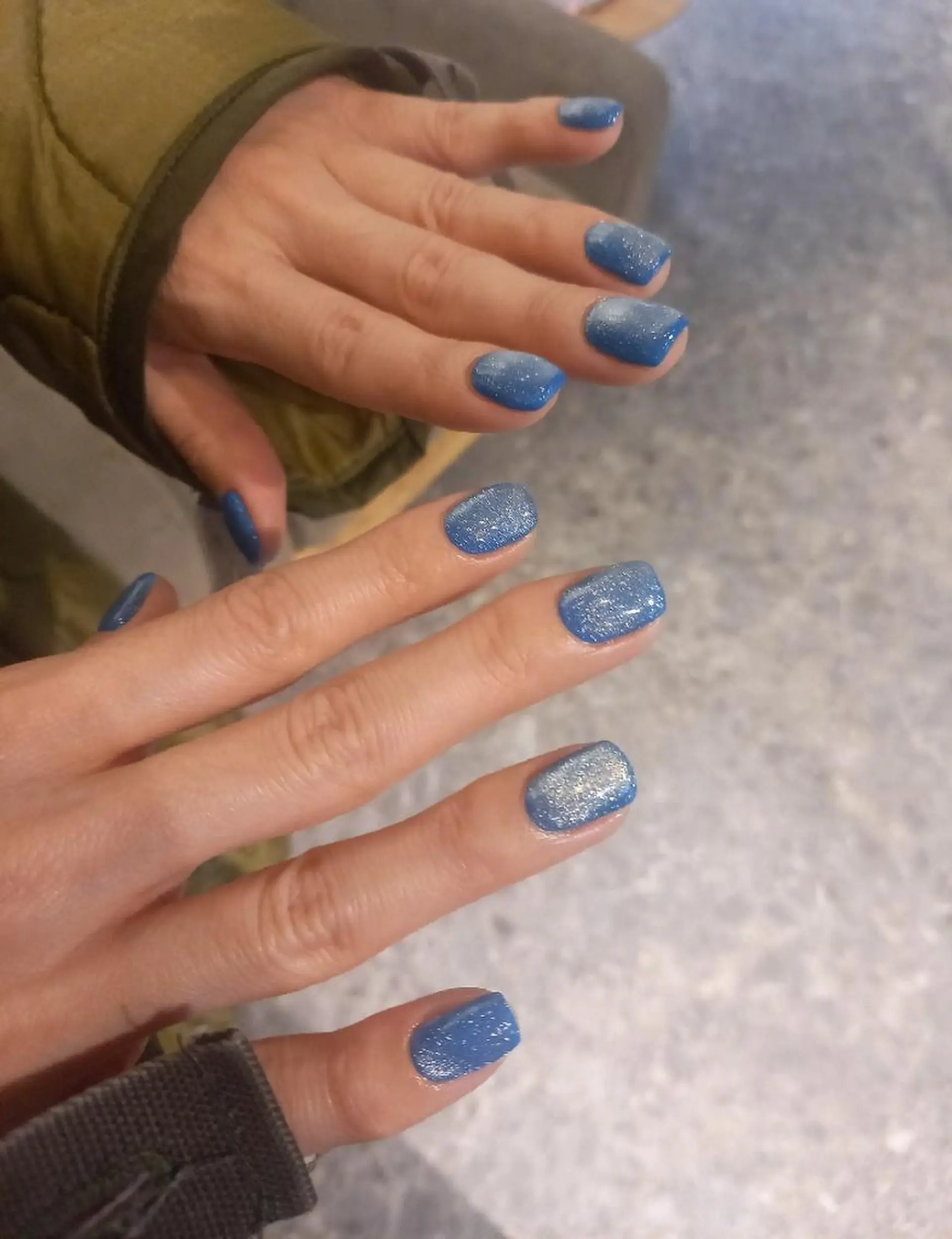 ネイル ブルー マグネットネイル シルバー ヘアメイクネイリスト 💄💅hidemiのヘアスタイル