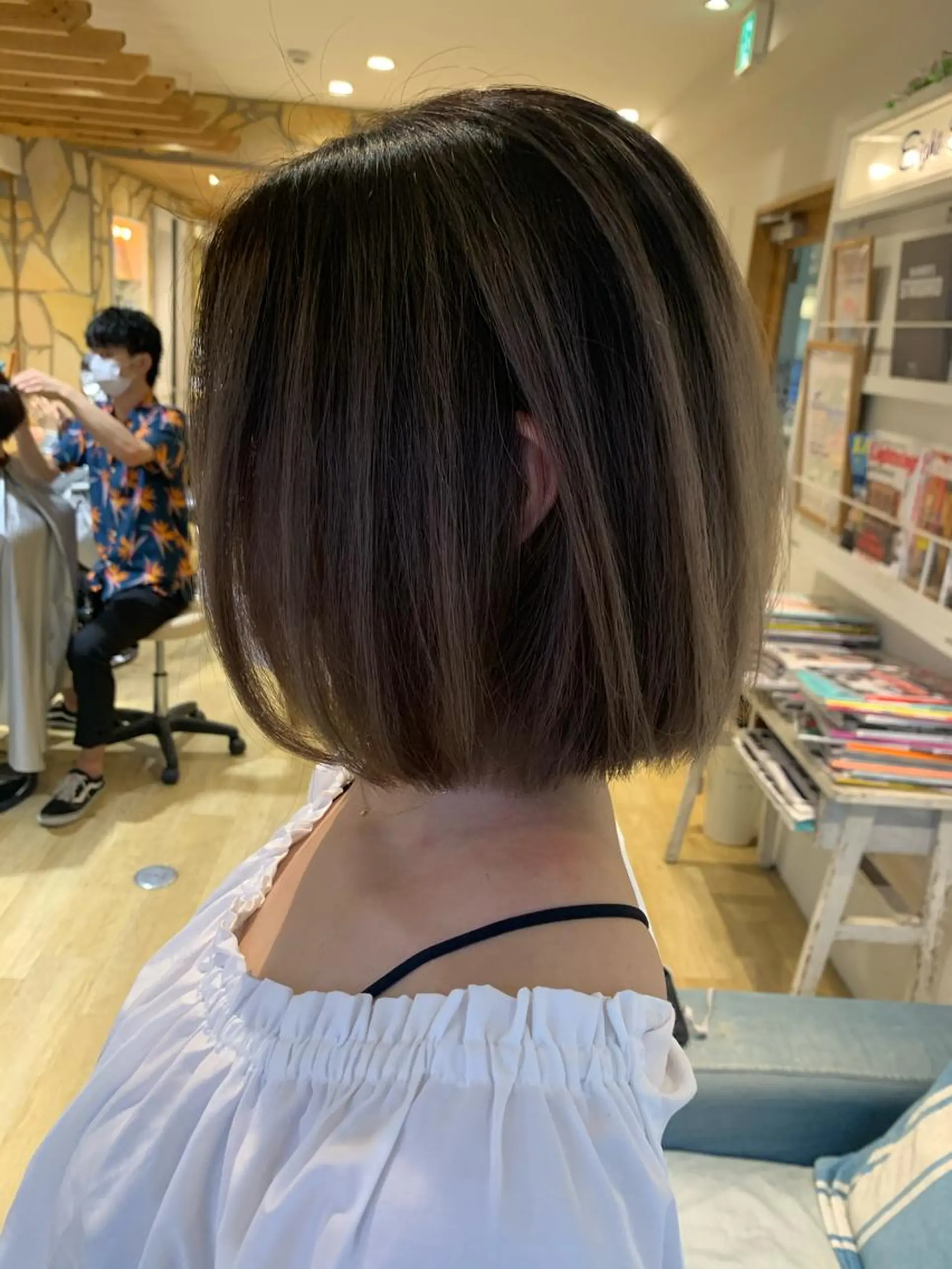 ミディアム レイヤーカット ヘアカラー トリートメント 渋谷ハイトーン/ デザインカラー阿部のヘアスタイル