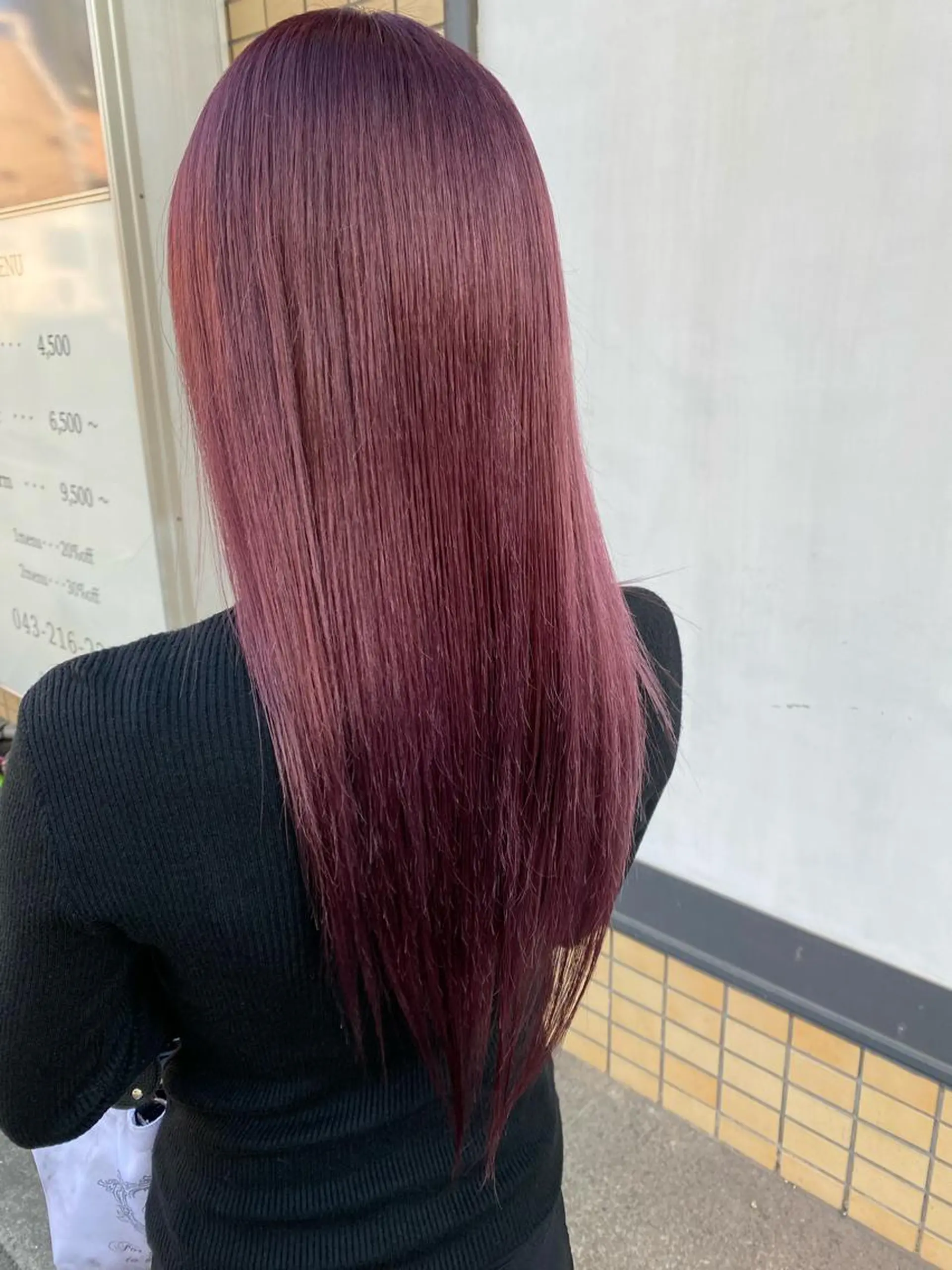 セミロング W所属・小林 朋花のヘアスタイル