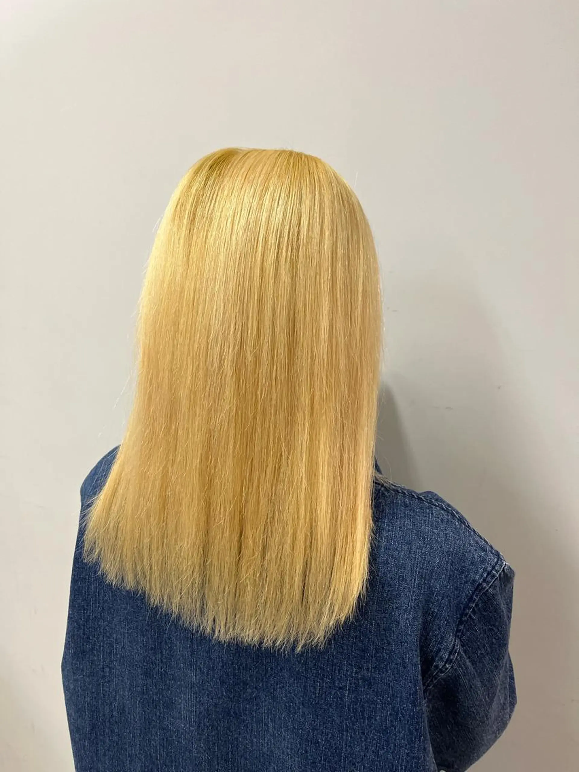 セミロング カラー 抜きっぱなしブロンド ブロンド ヘアカラー トリートメント ショートカット募集中 /NAGISAのヘアスタイル