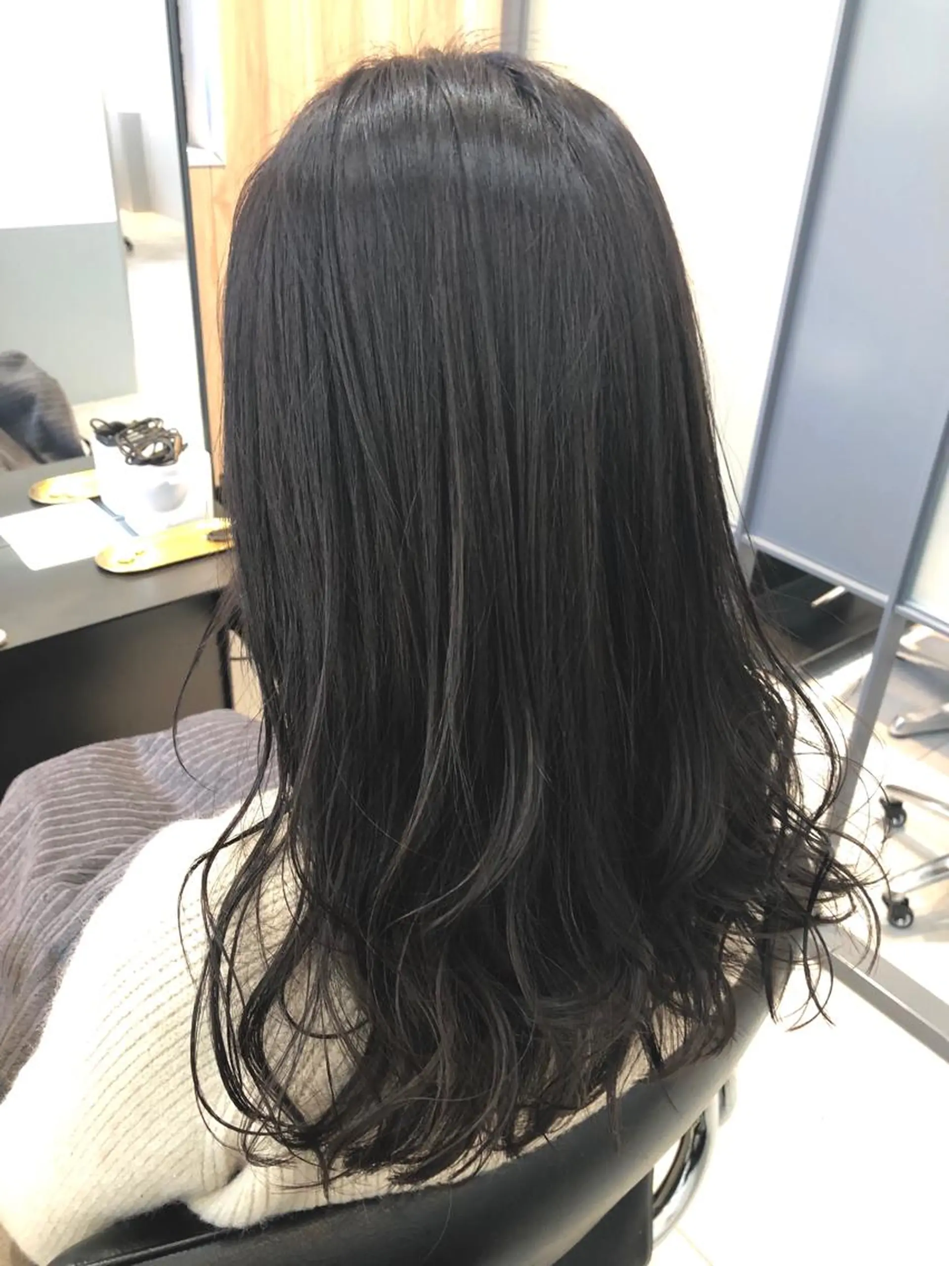 セミロング カラー OFF YUYAのヘアスタイル
