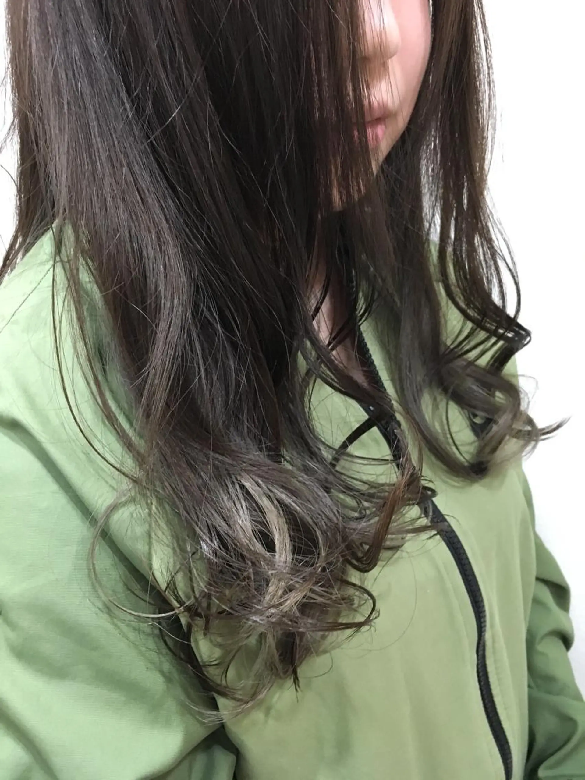 ロング カラー 縮毛矯正 トリートメント 白髪ぼかしハイライト 柳川拓哉のヘアスタイル