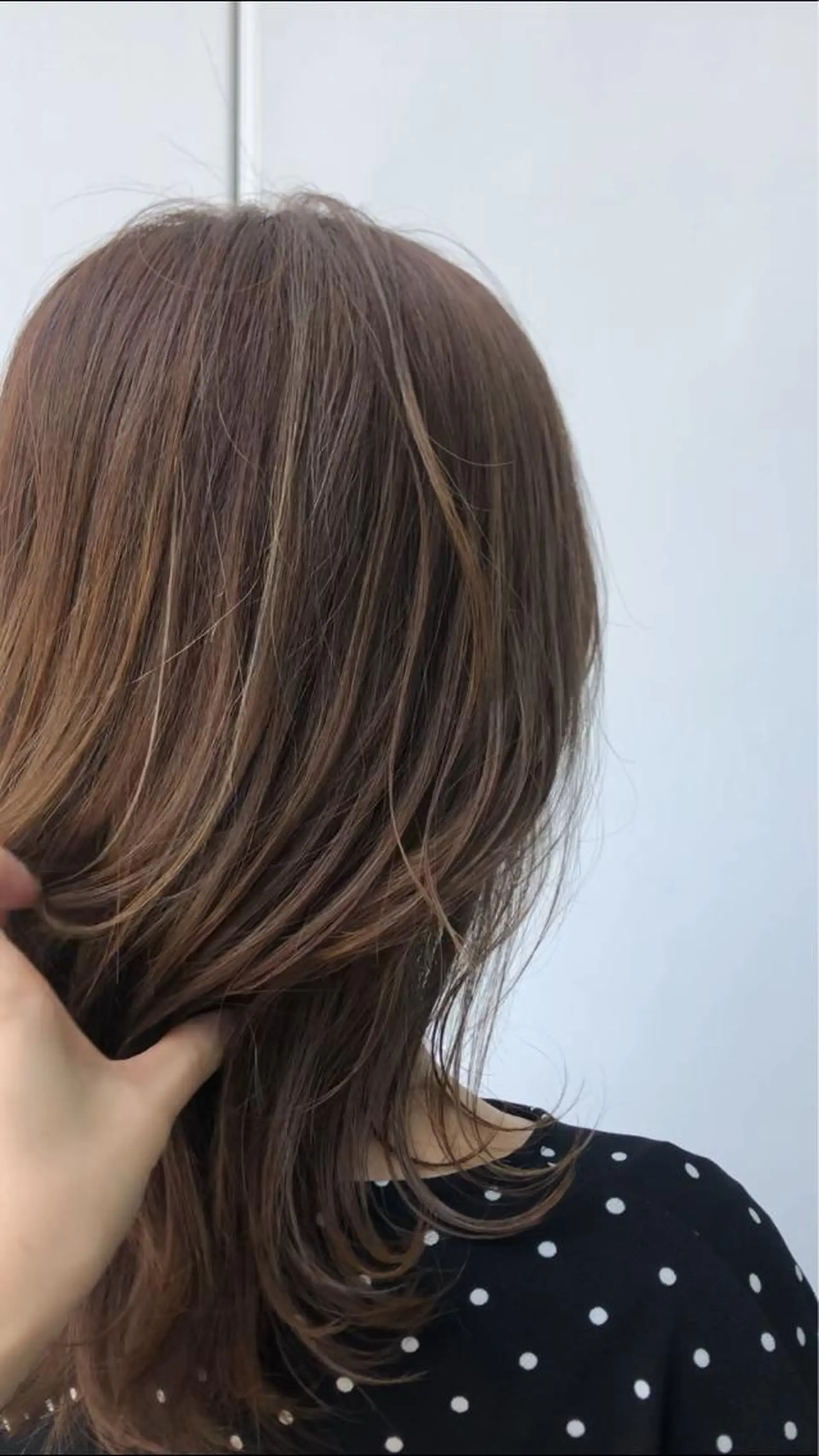 セミロング カラー ハイライトカラー 3Dハイライト くびれヘア ハイライト カット ヘアカラー トリートメント 本山　くせ毛のカット 尾島光季のヘアスタイル