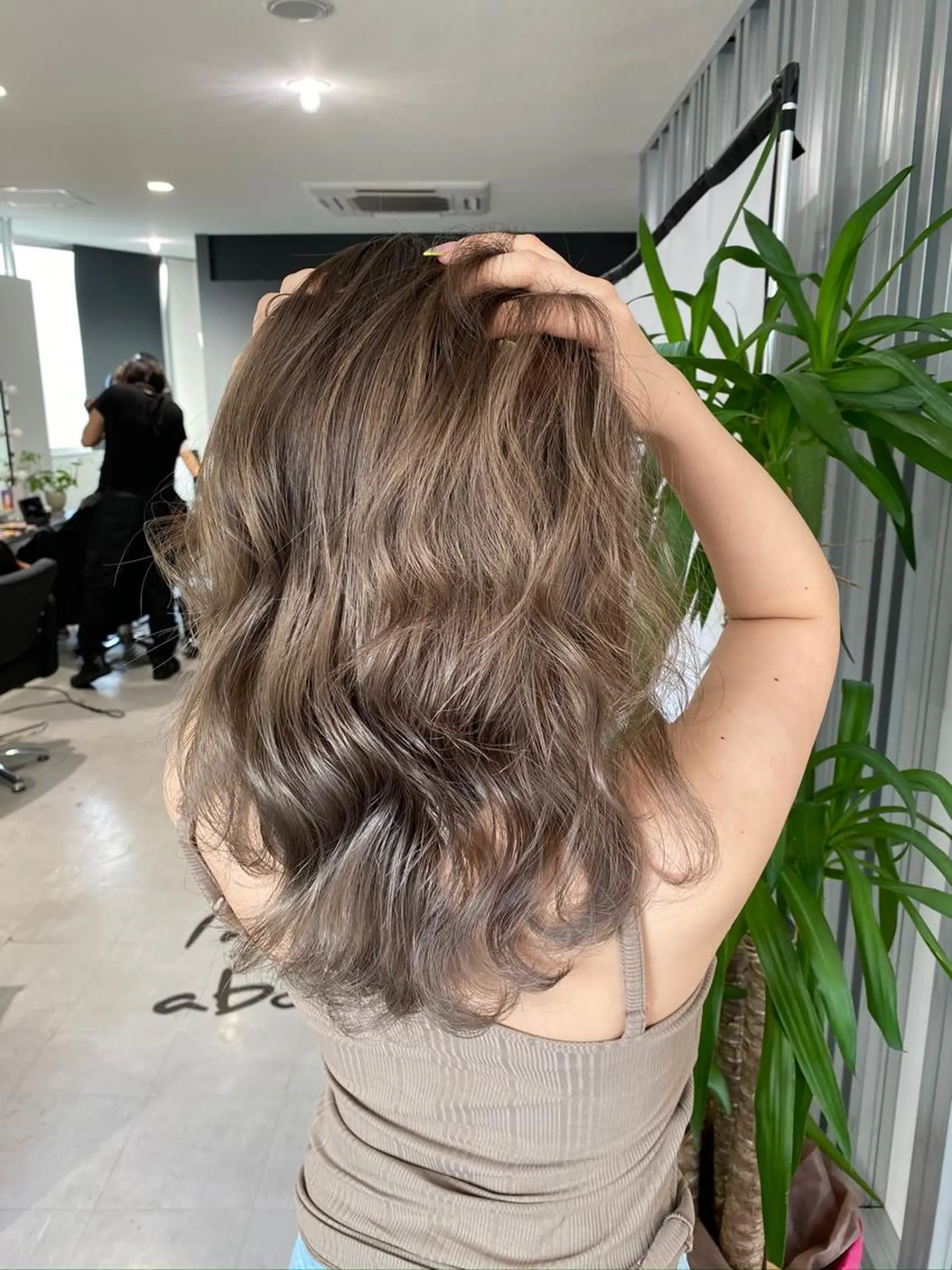 ミディアム ヘアカラー K!ng所属・レイヤーカット/ 髪質改善/ハイライトのヘアスタイル