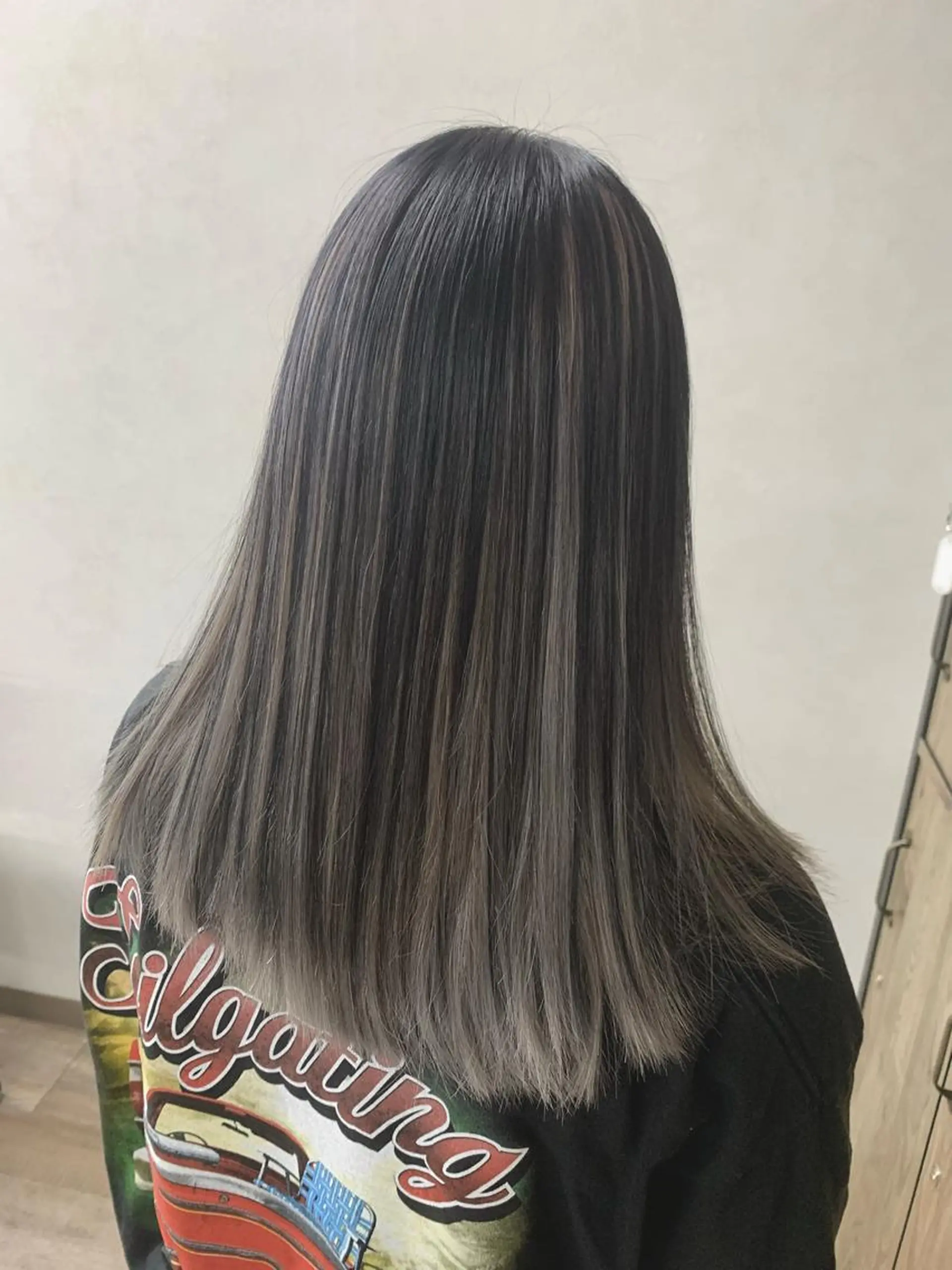 ミディアム カラー バレイヤージュ ブリーチ ケアブリーチ ダブルカラー イヤリングカラー カット ヘアカラー SALOWIN横浜suite店所属・🌷かわばた めい🌷のヘアスタイル