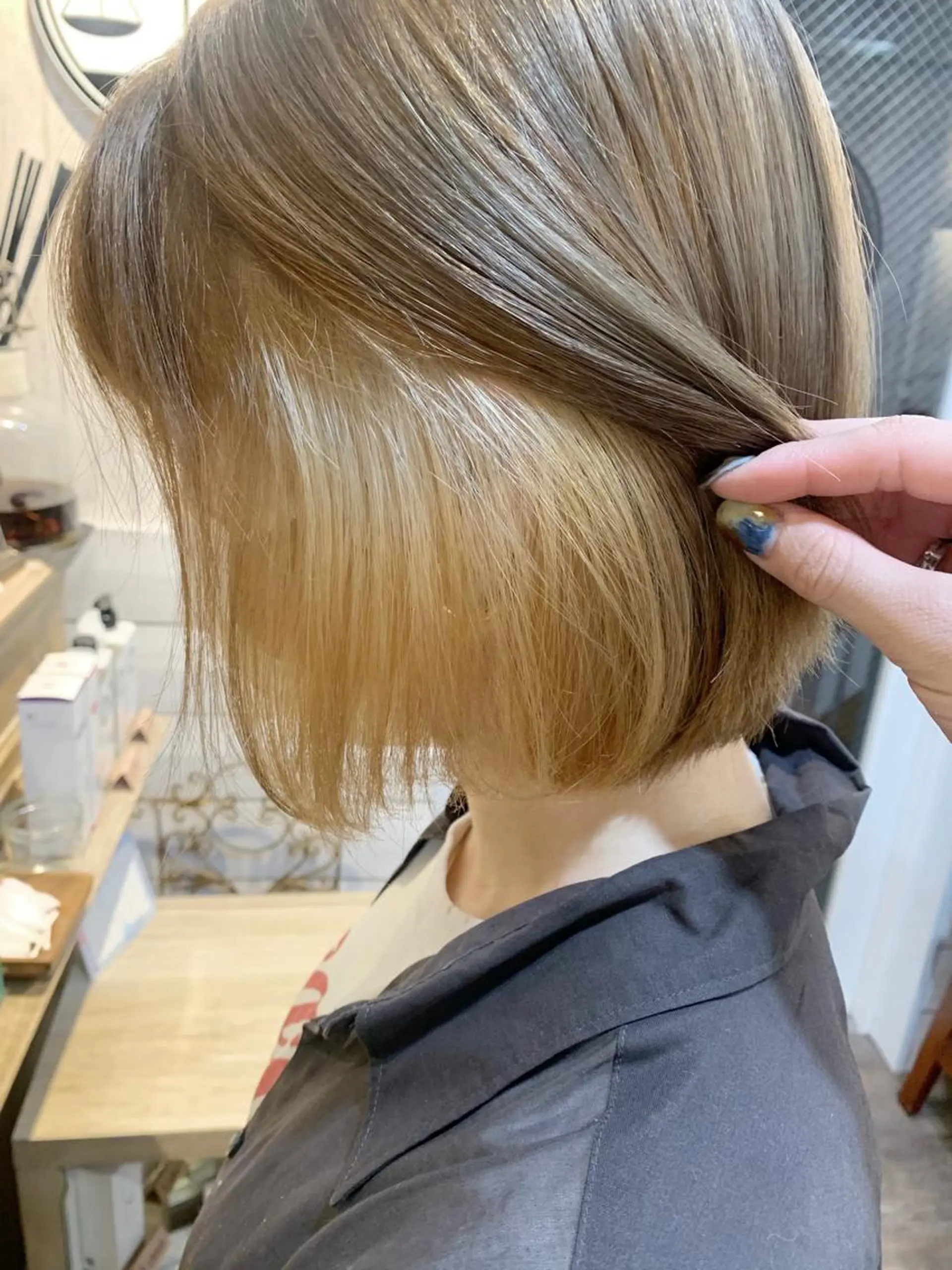 ショート ボブ ハイライト 髪質改善 ショートヘア 小顔カット 🔆学生に人気🔆 AEQUITASのヘアスタイル