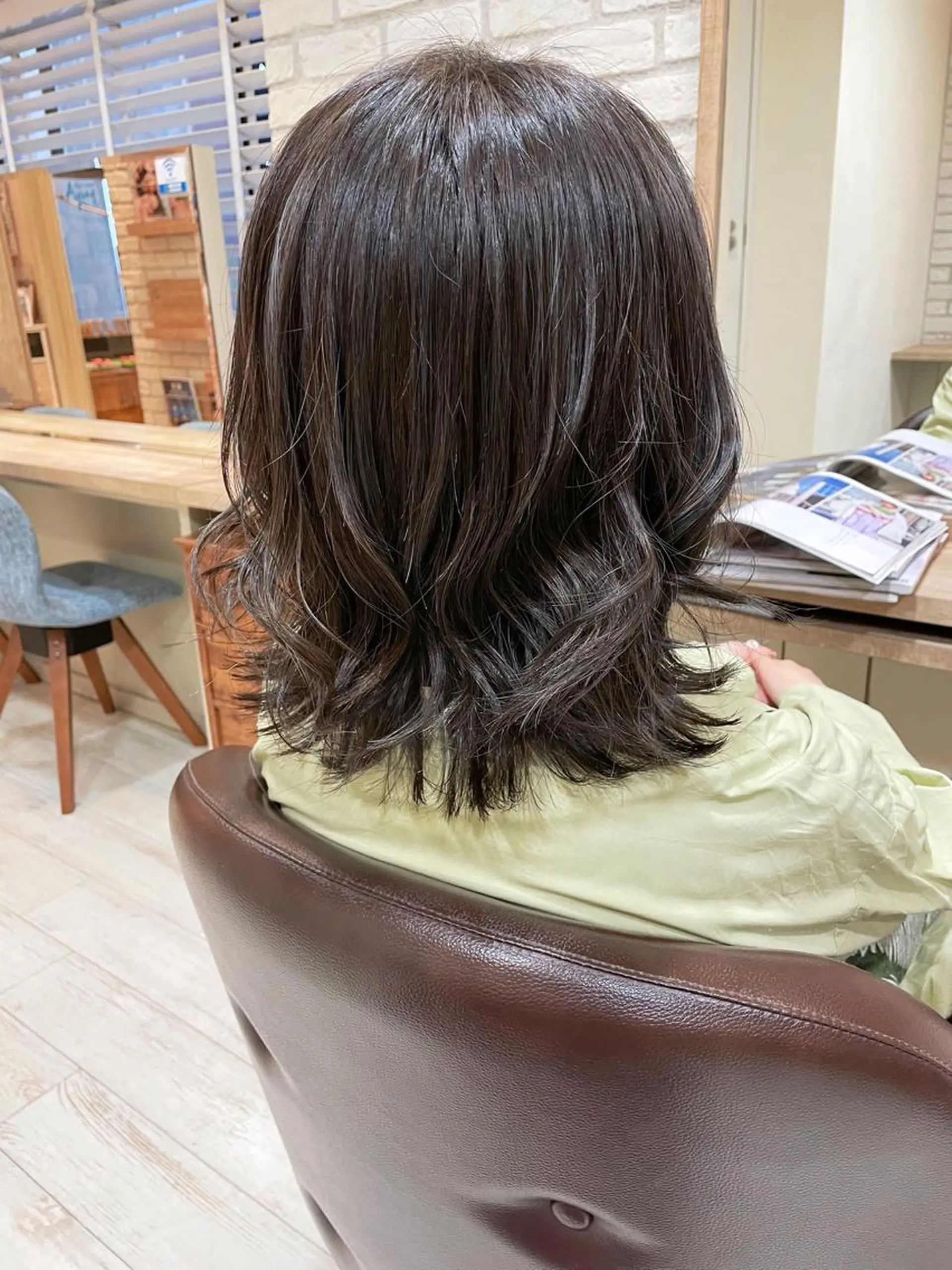 ミディアム カラー ブリーチ ダークグレー ブリーチなしカラー 清水 有実子のヘアスタイル