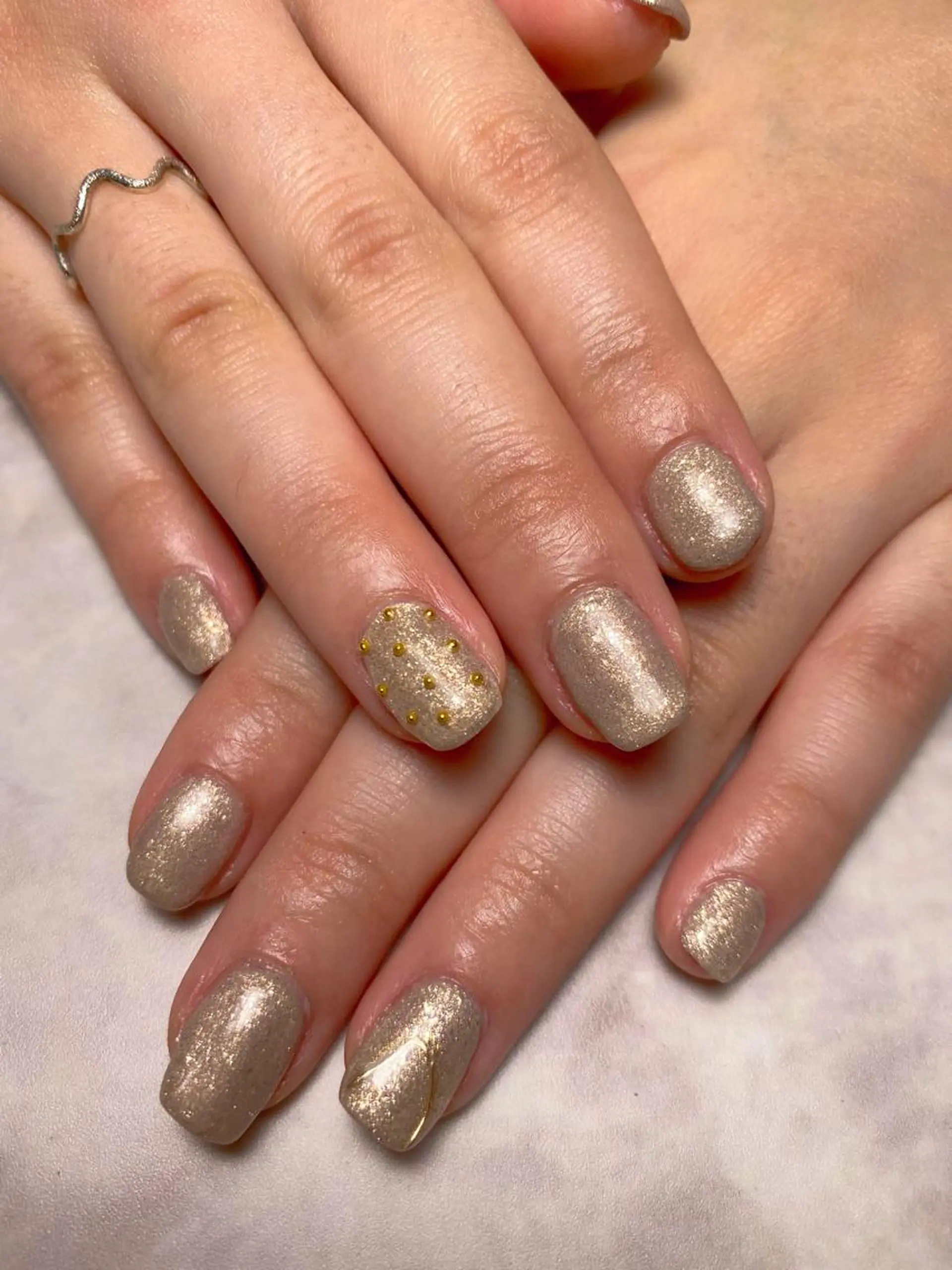 ネイル アートネイル ワンカラーネイル シンプルネイル ハンドネイル ハンドケア 🌿Charme🌿 MAIのネイルデザイン