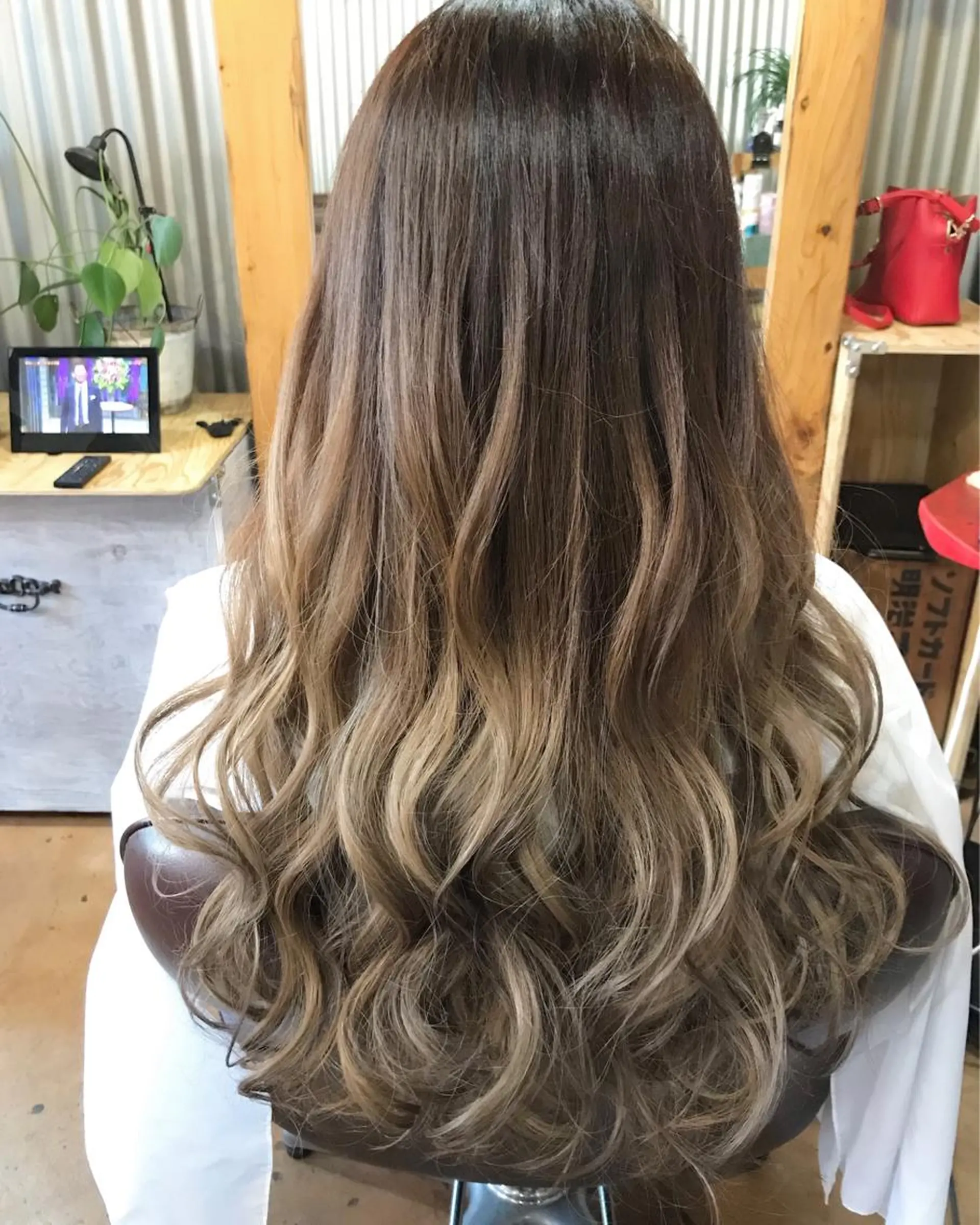 ロング カラー グレージュ ヘアカラー トリートメント 玉木 育実のヘアスタイル