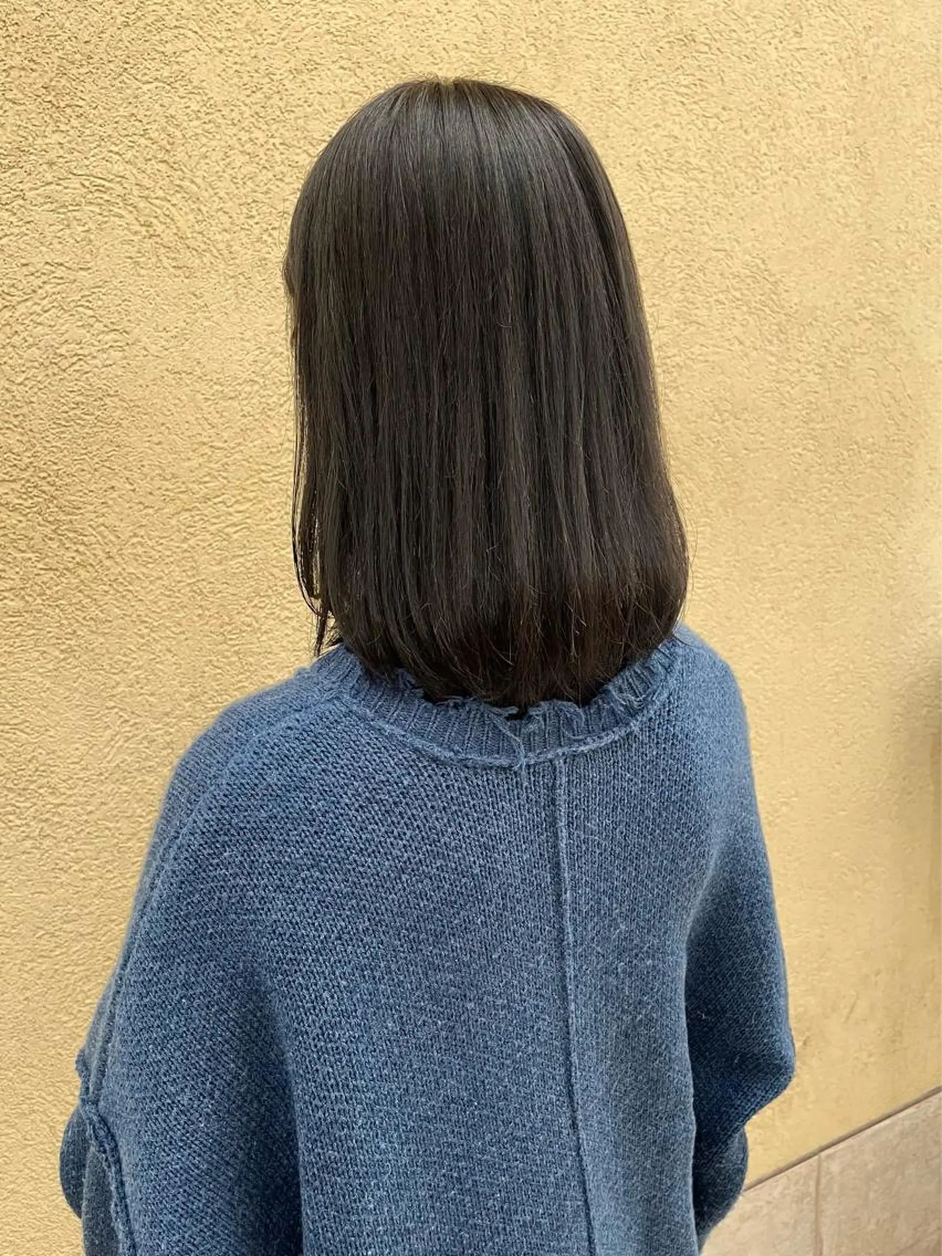 ミディアム カラー グレージュ 塩谷 雪花のヘアスタイル