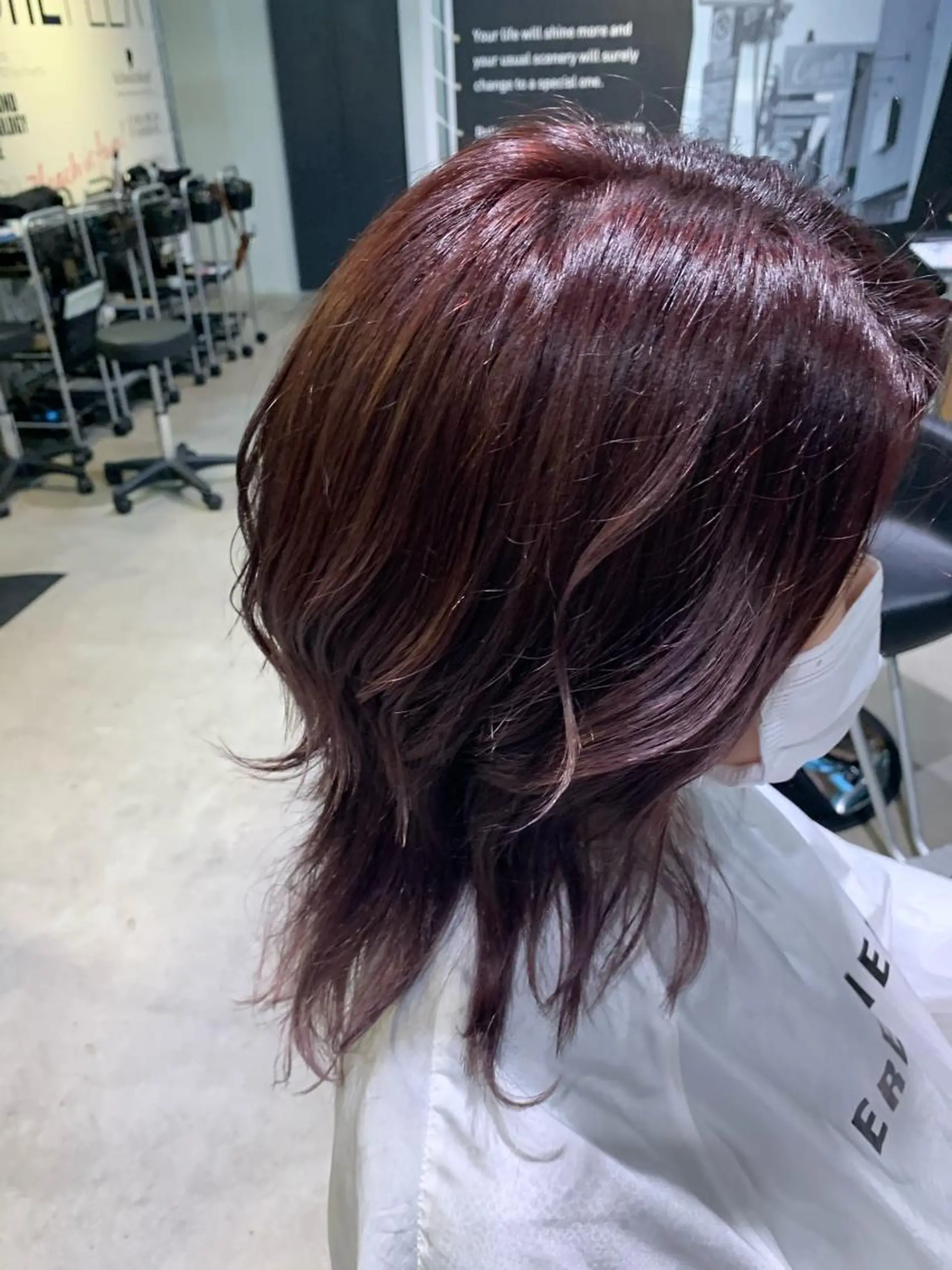 セミロング カラー ブラウンカラー バイオレットカラー バイオレットブラウン 安原 亜弥🕊🕊のマツエク・マツパデザイン