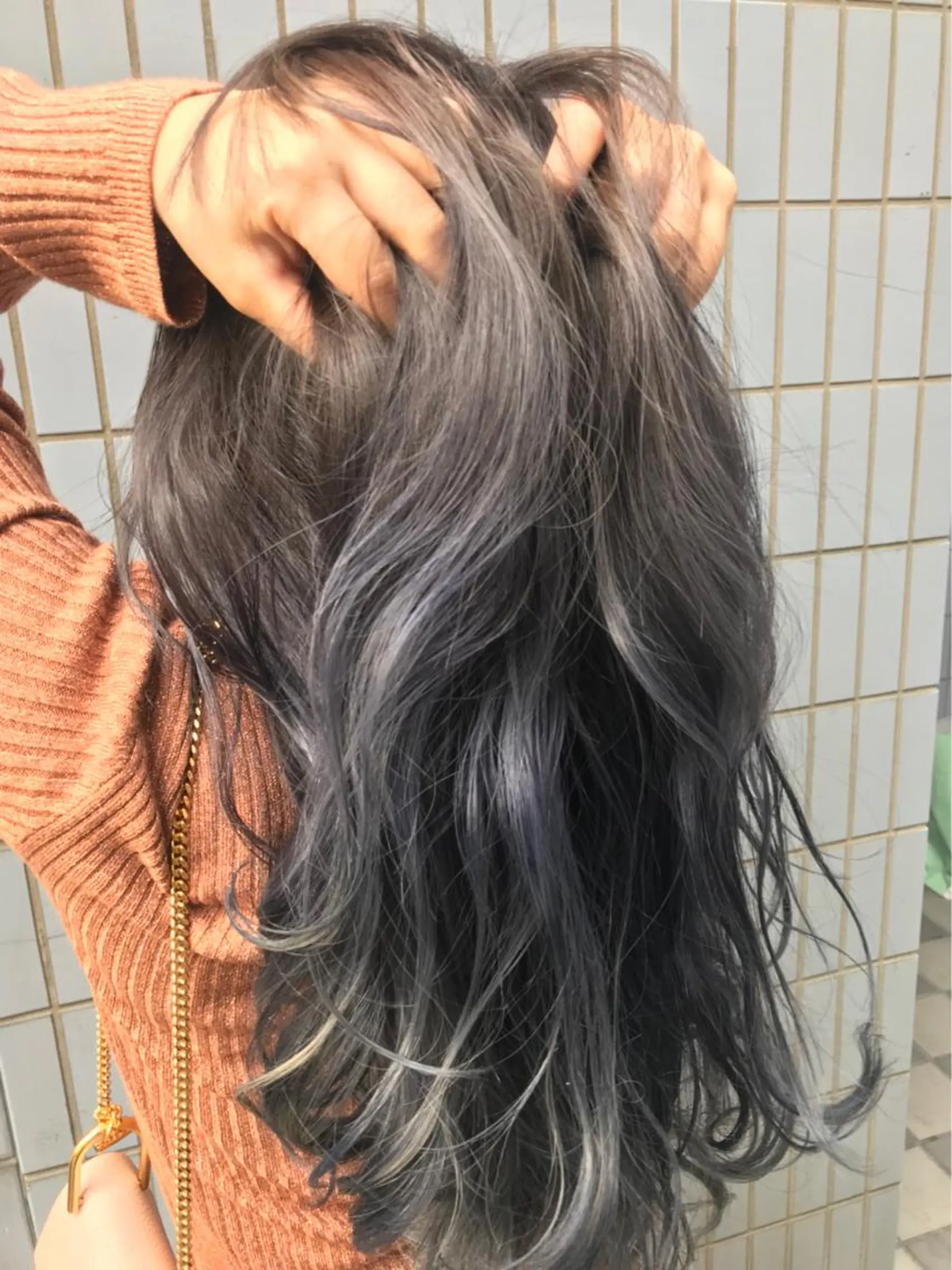 ロング カラー グラデーションカラー グレージュ 安永 涼のヘアスタイル