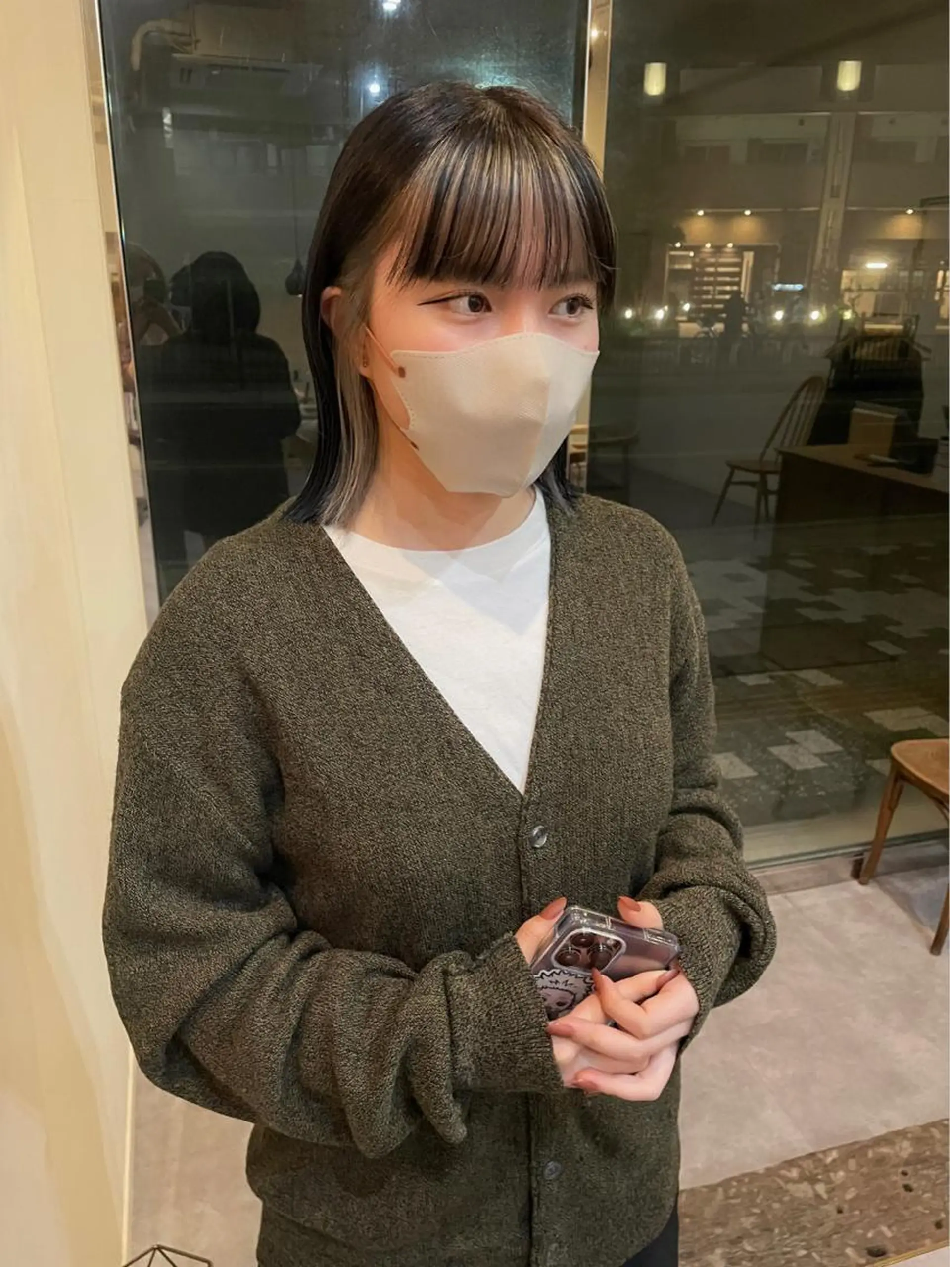 ミディアム あやか/ベージュ /透け感カラーのヘアスタイル