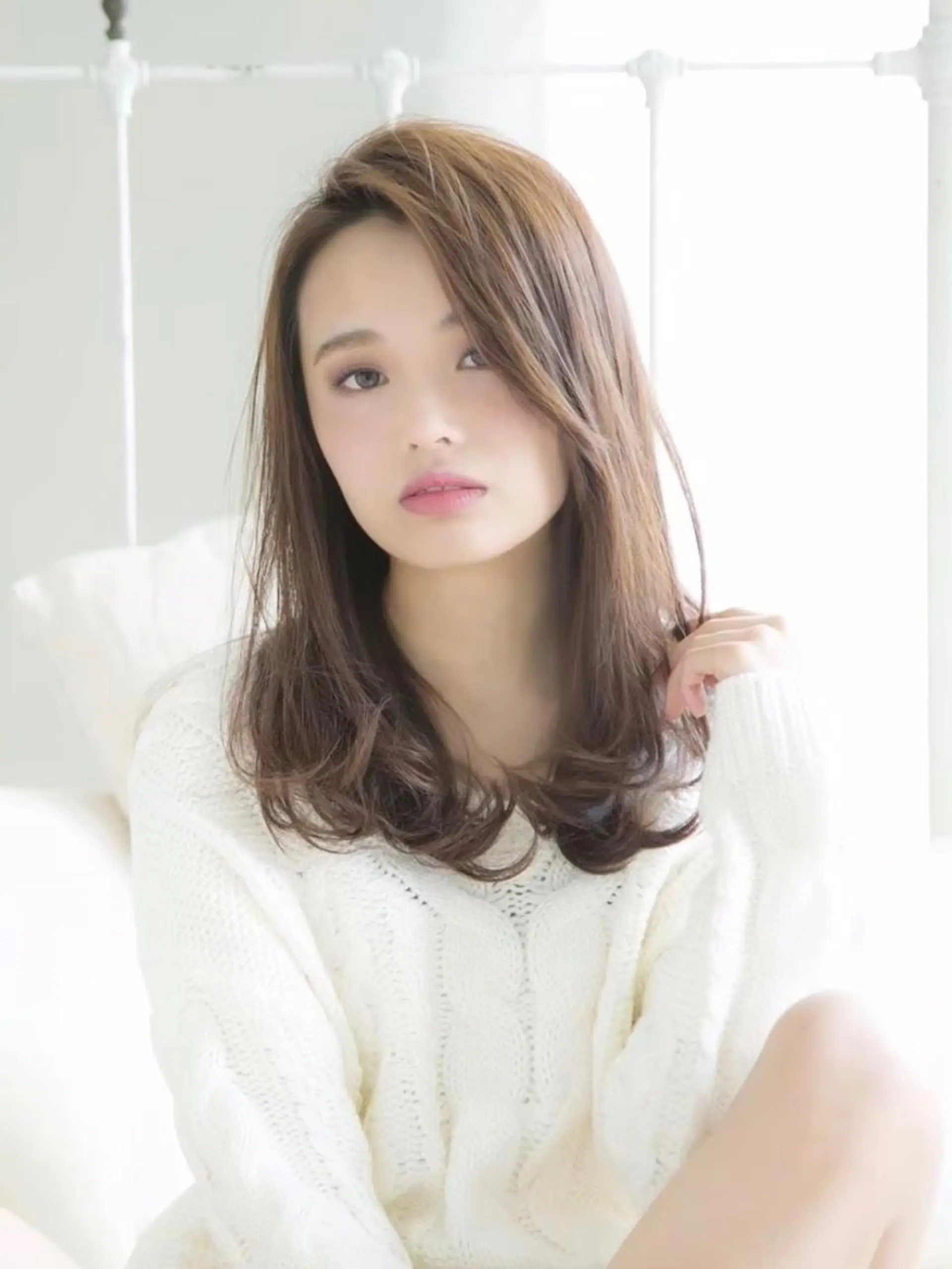 セミロング セミロングパーマ レイヤーカット カット ヘアカラー パーマ トリートメント 山本翔一郎 韓国顔周りレイヤーのヘアスタイル