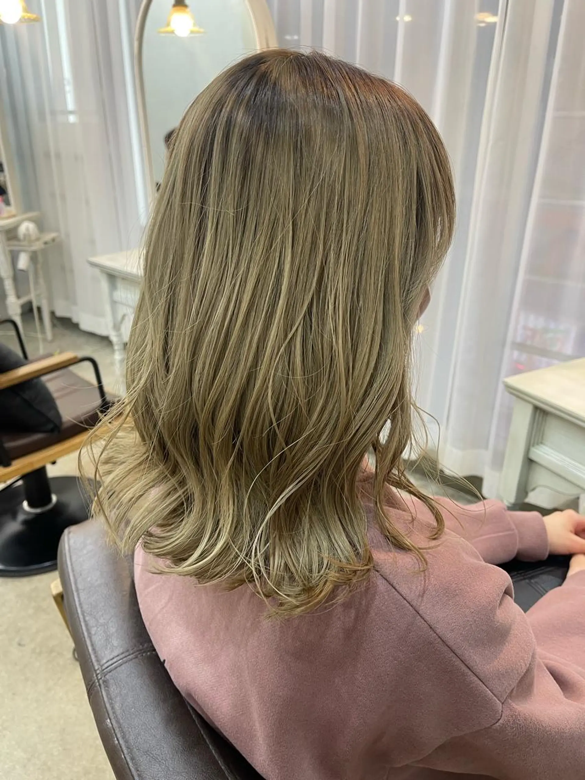 ミディアム 顔まわりレイヤー/ bob及川亜沙美のヘアスタイル