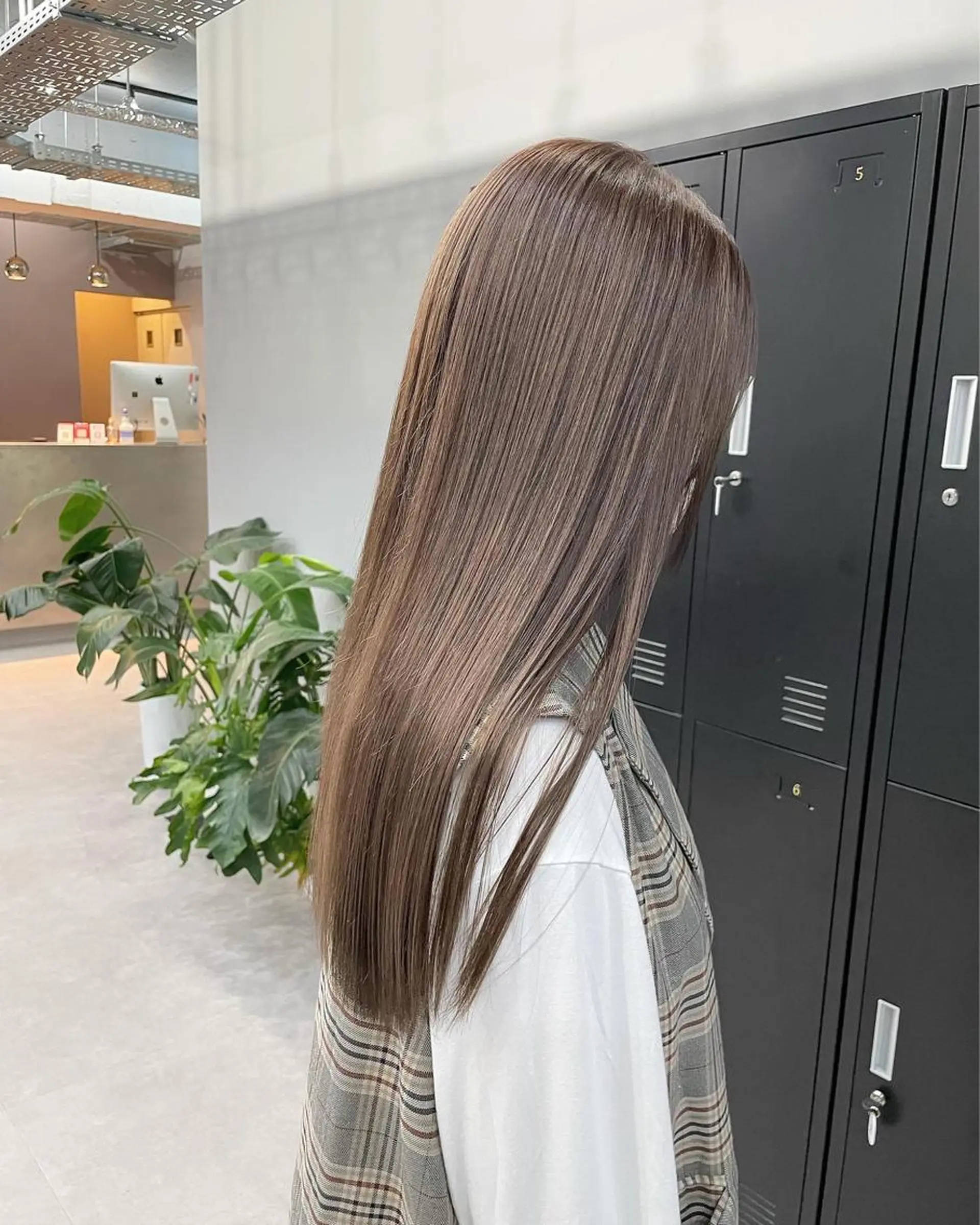 ロング ヘアカラー ミルクティーベージュ ❤︎レイヤー MIAのヘアスタイル