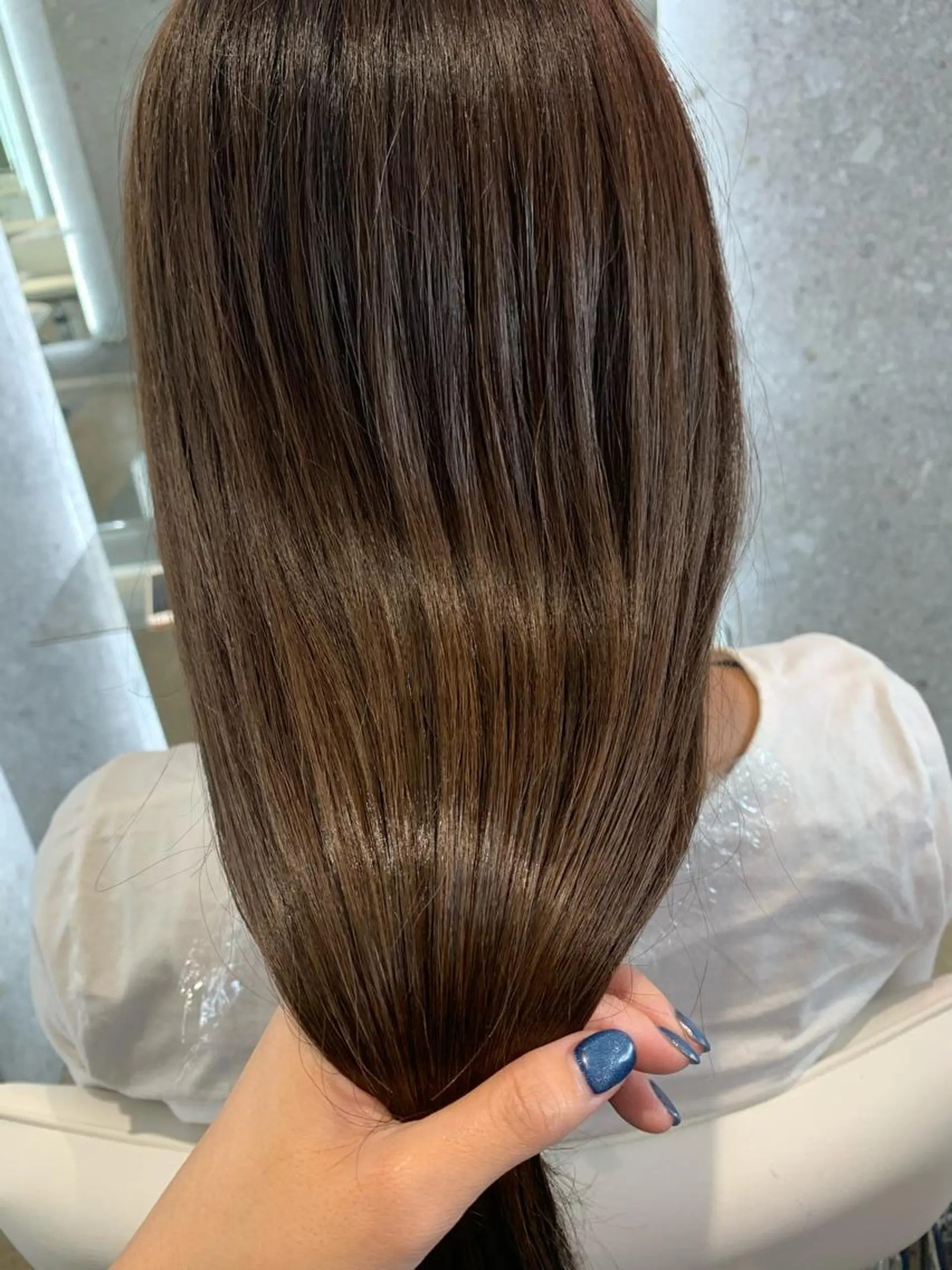 ロング カラー ブラウンカラー マロンブラウン カット ヘアカラー トリートメント PHIDGE所属・山下 千明のヘアスタイル