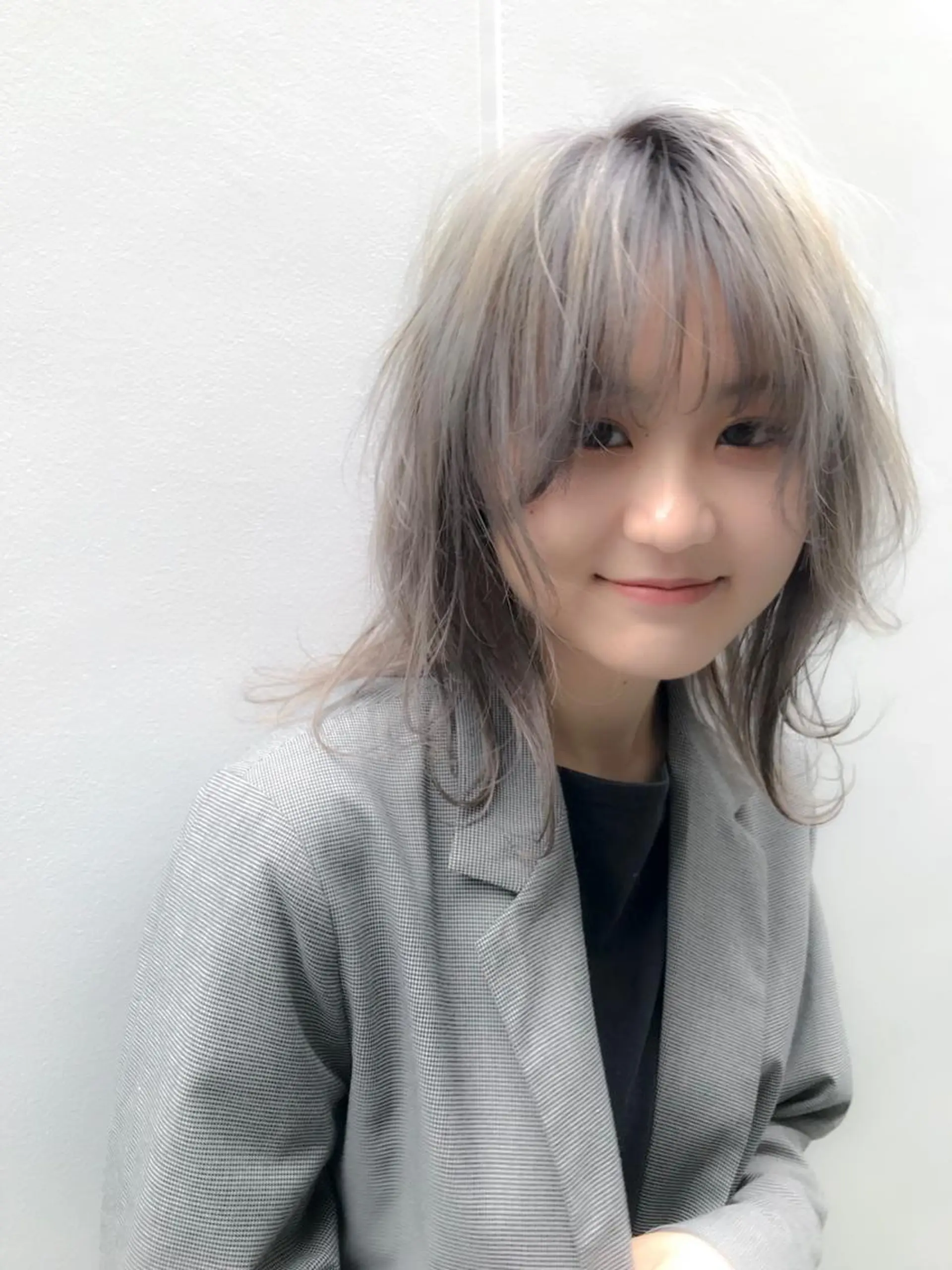 ミディアム カラー アッシュ ブリーチ ホワイトアッシュ PEAKS　渋谷店所属・髪質改善🌟 TAKERUのヘアスタイル