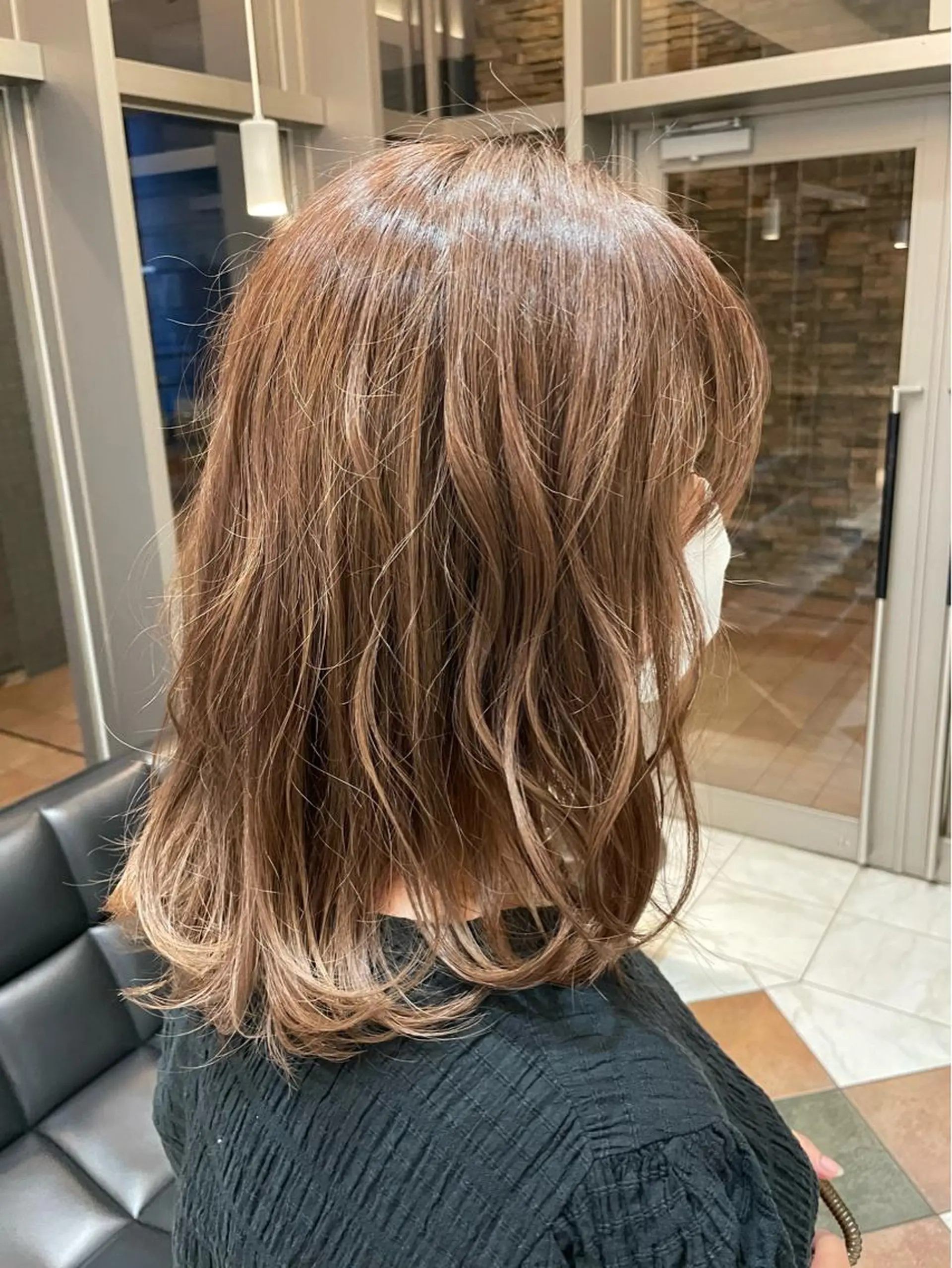 セミロング カット ヘアカラー 新籾 尚哉のヘアスタイル