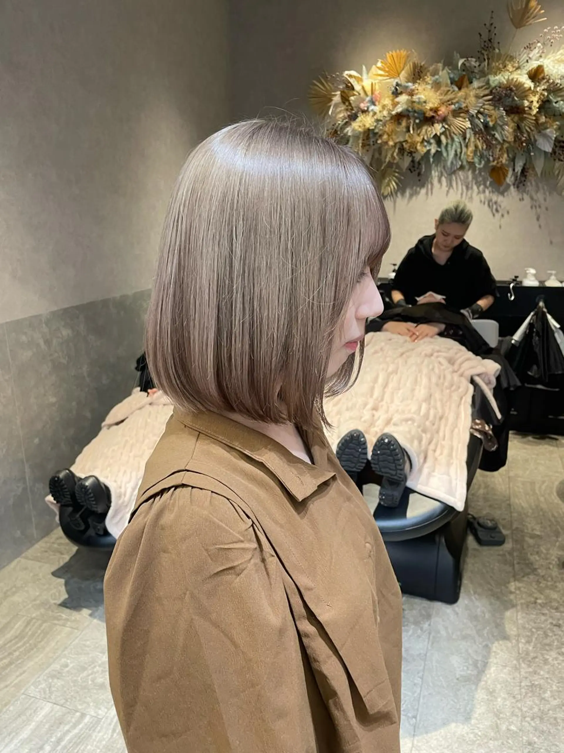 ミディアム カラー ベージュカラー ブリーチ ミルクティーベージュ ヘアカラー トリートメント yuuto🌈 冬の透け感カラーのヘアスタイル