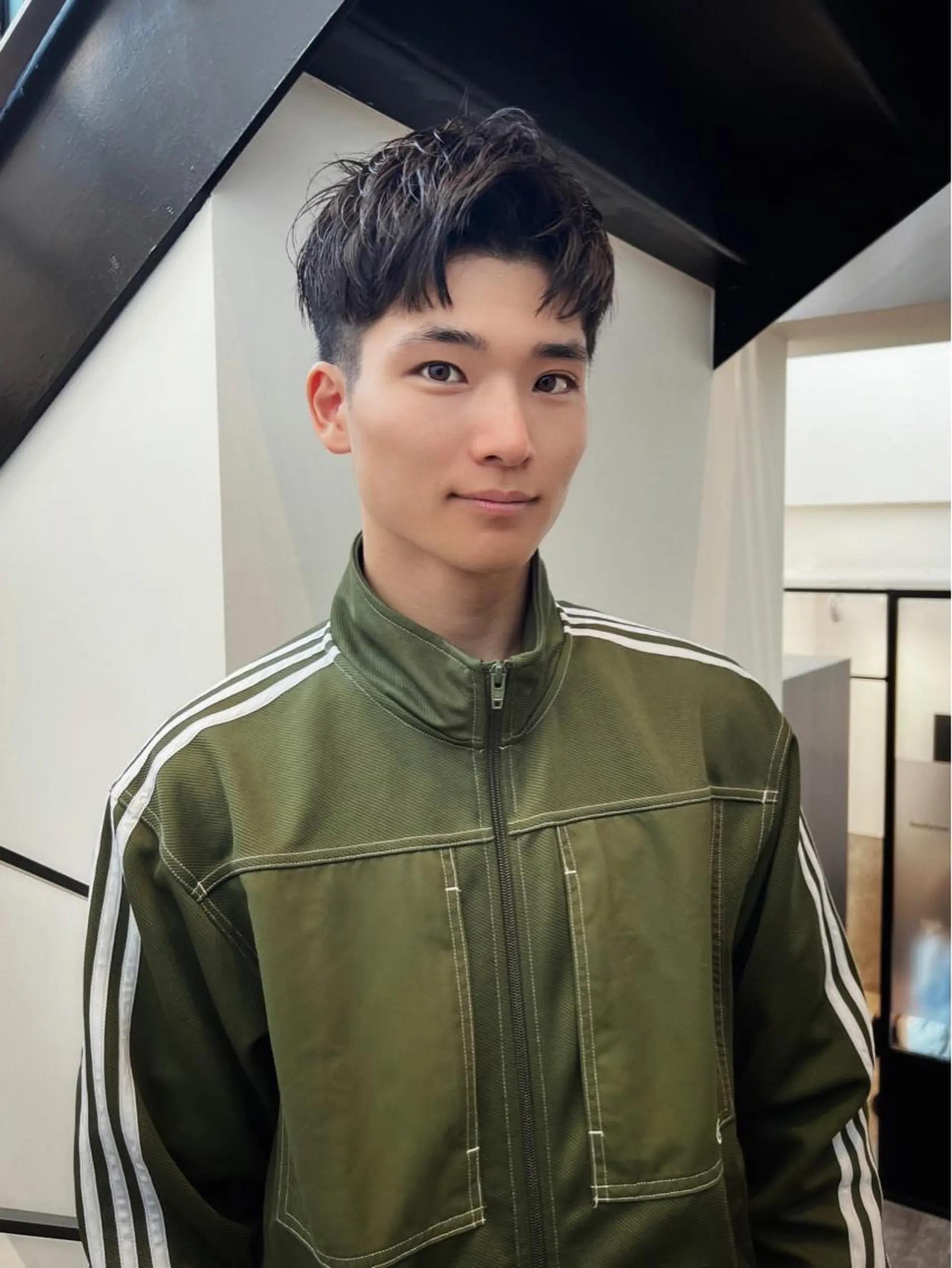 メンズ アイブロウ メンズパーマ メンズショート 眉カット メンズアイブロウ カット Qin shaire salon 原宿verno店所属・【センターパート】 ETO／江藤翼の眉毛・アイブロウイメージ