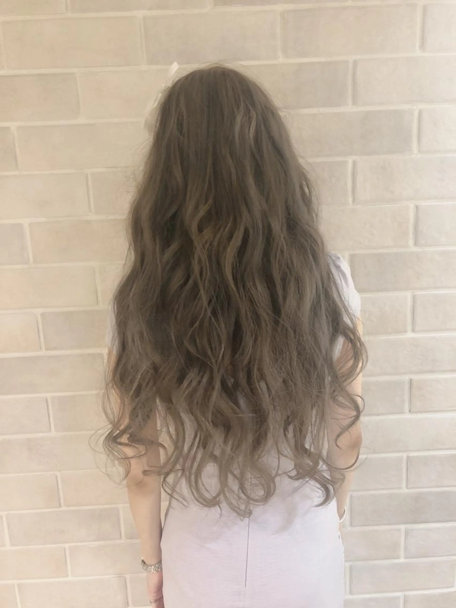 ロング カラー 透明感カラー グレージュ 湯田実津希🤎 ﾐﾙｸﾃｨ専門のヘアスタイル