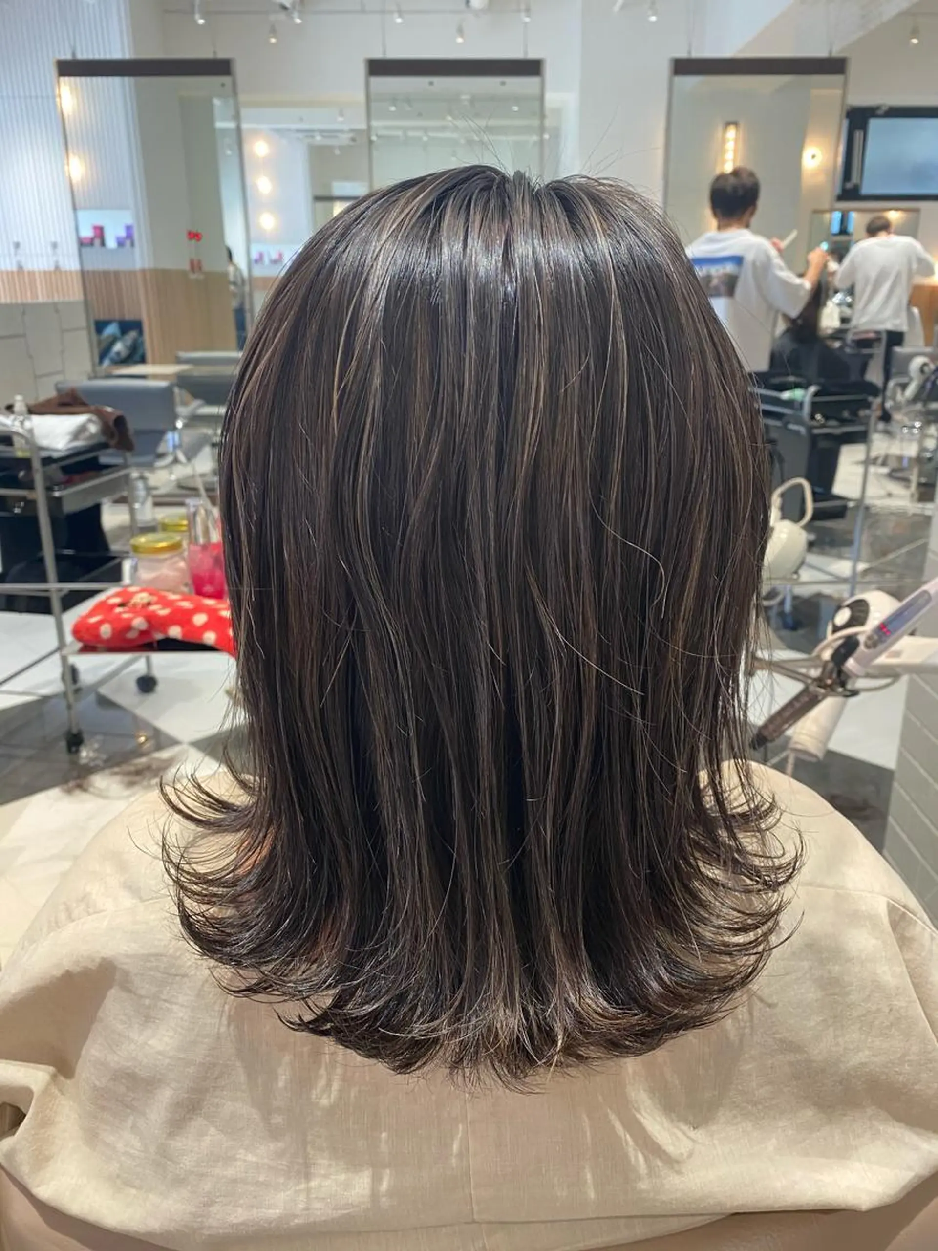 ミディアム カラー ハイライトカラー ハイライト カット ヘアカラー トリートメント 谷合 貴志のヘアスタイル